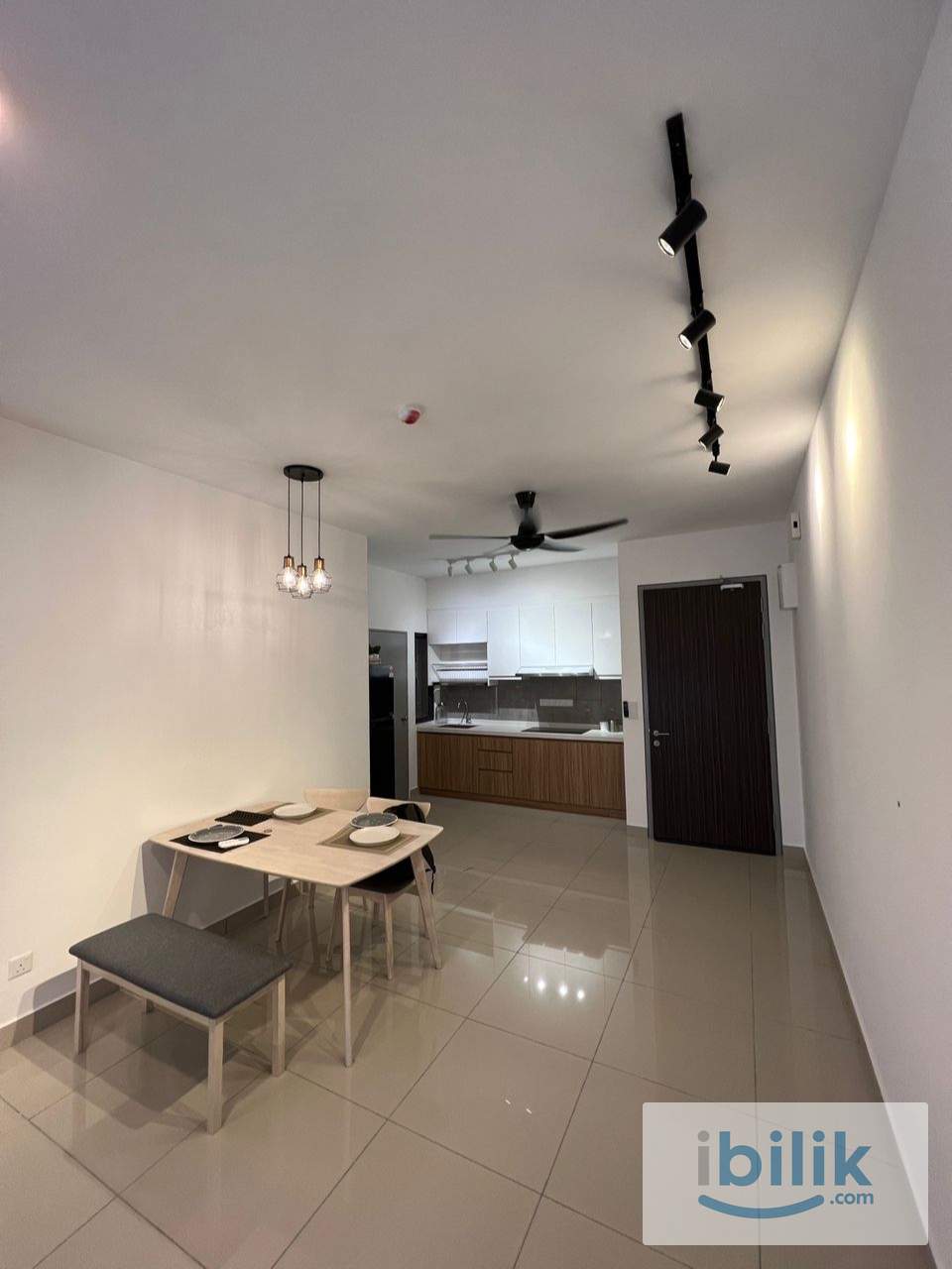 BALCONY ROOM - Image 2