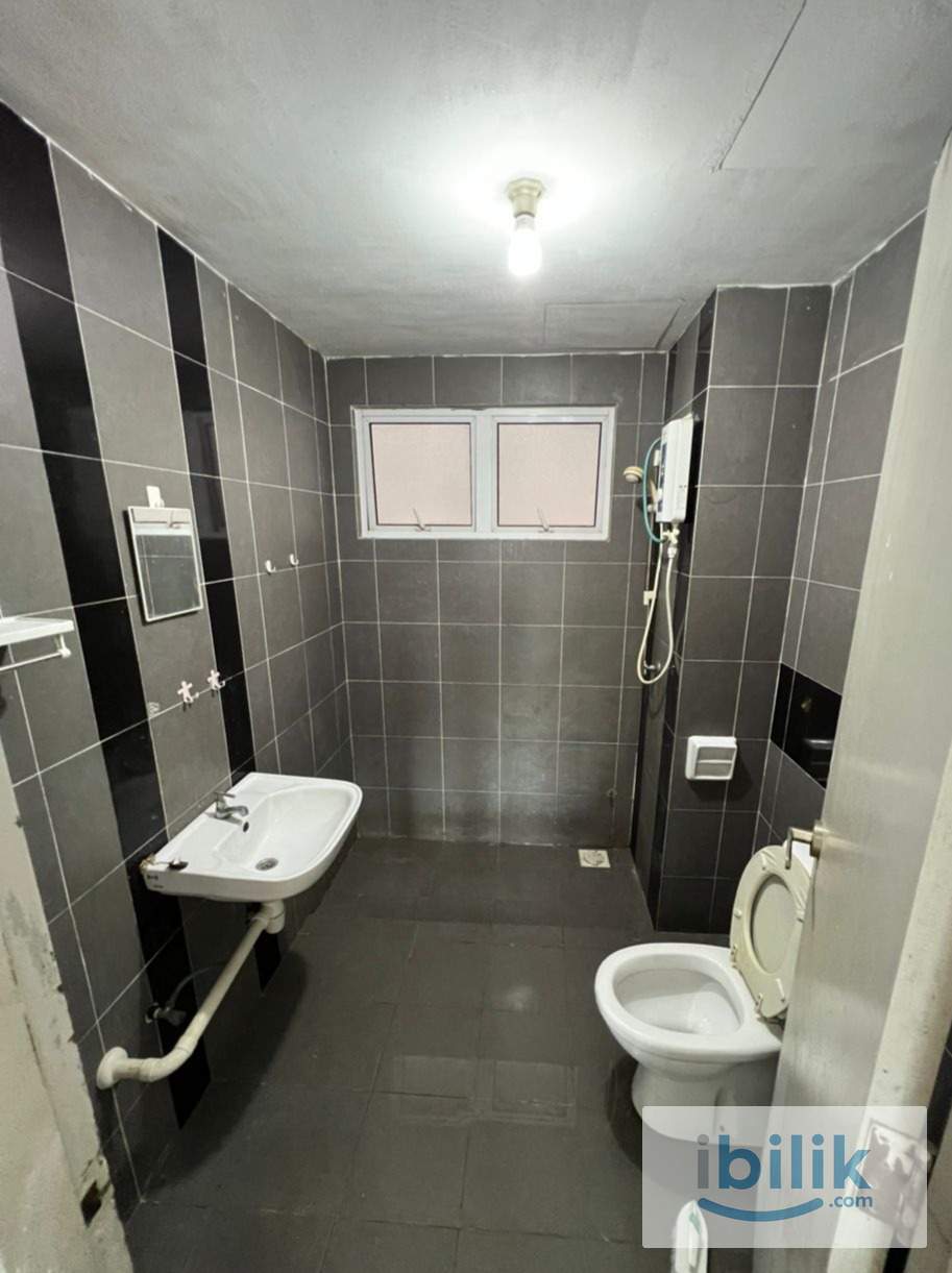 MEDIUM ROOM WITH OWN BATHROOM - Image 2