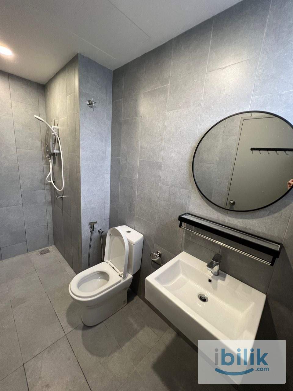 MEDIUM ROOM - Image 5