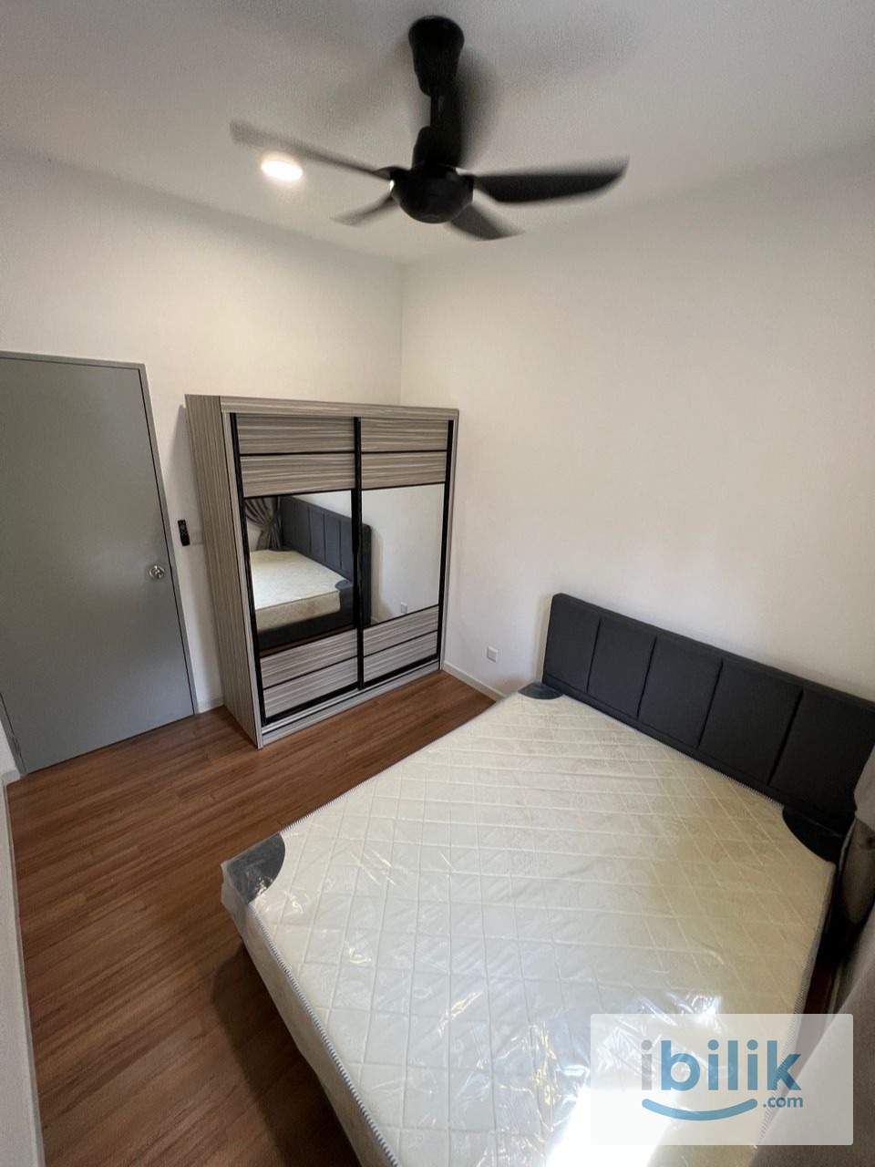 MEDIUM ROOM - Image 1