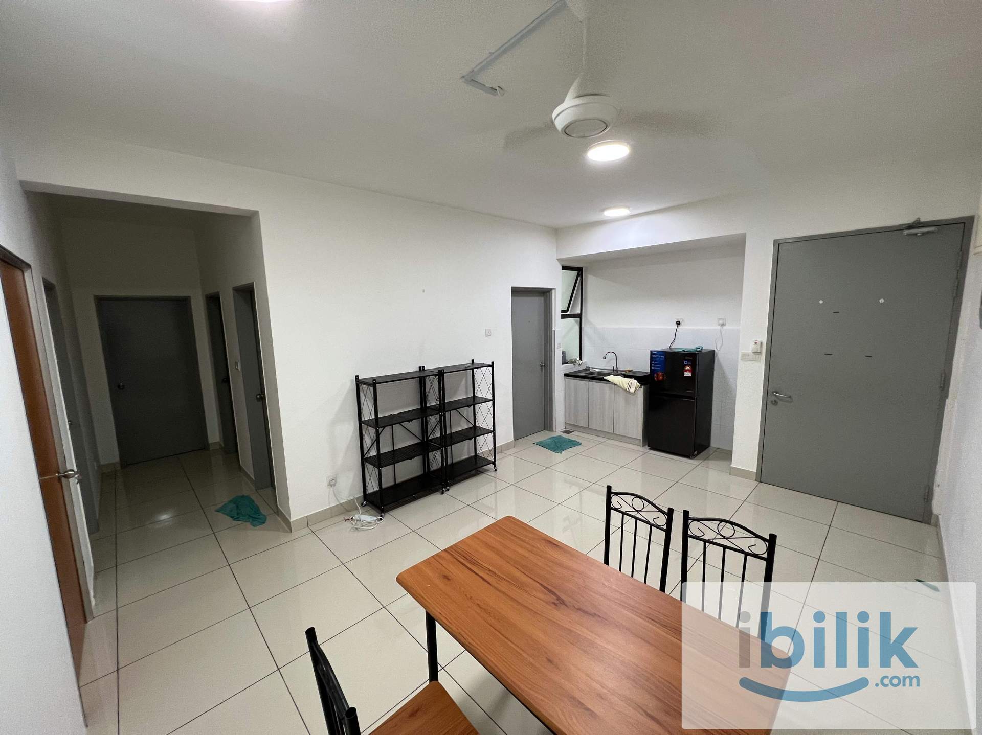 Medium Room - Image 3
