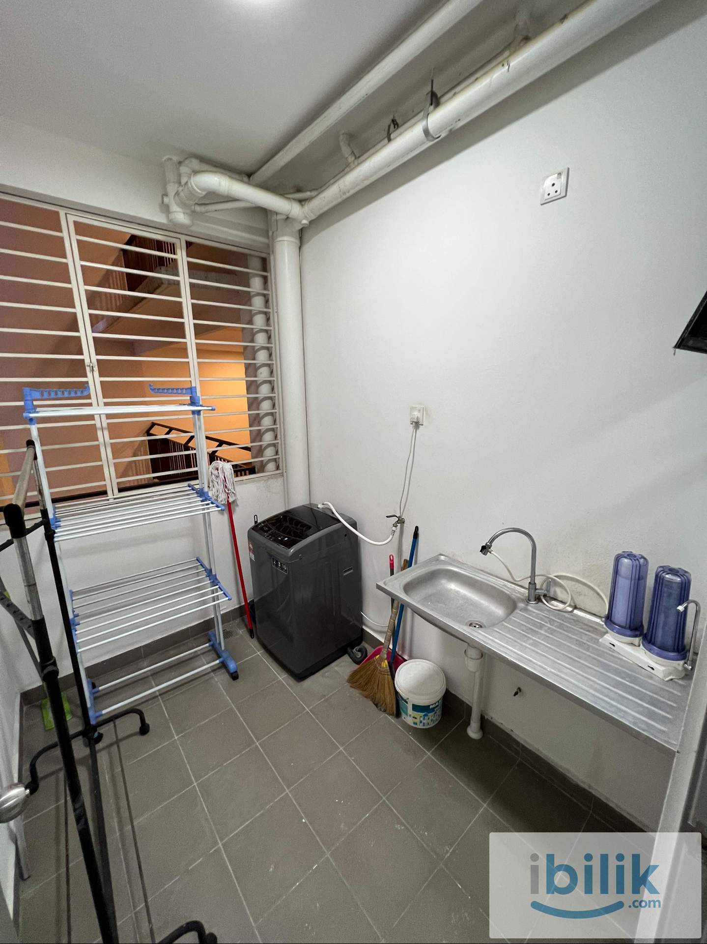 Medium Room - Image 4