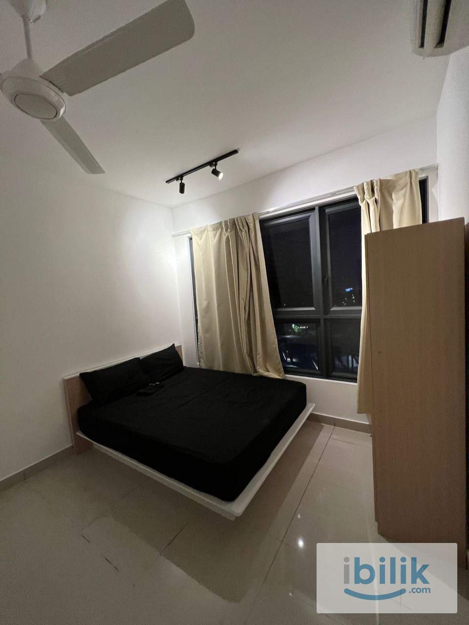 MEDIUM ROOM - Image 1