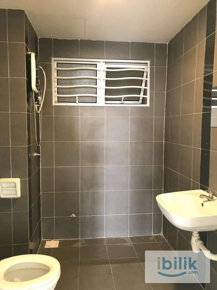 MEDIUM ROOM with own bathroom - Image 5