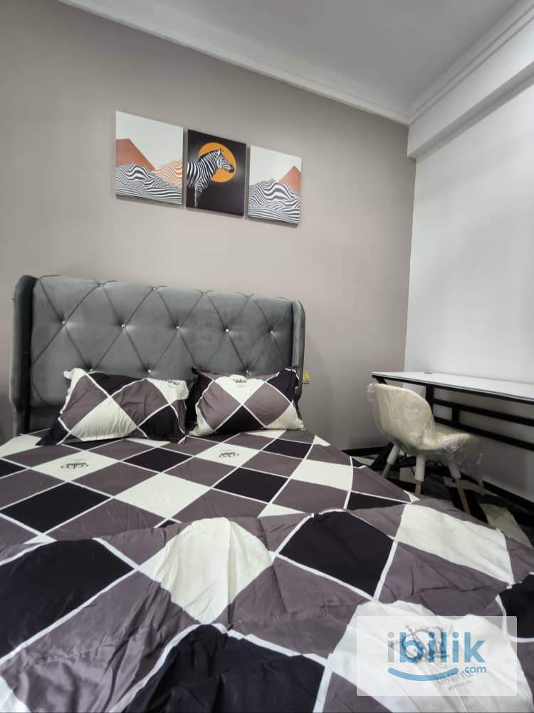 Walk2 CIQ @ R&F Princess Cove - Common Bedroom (Queen Bed) - Image 2