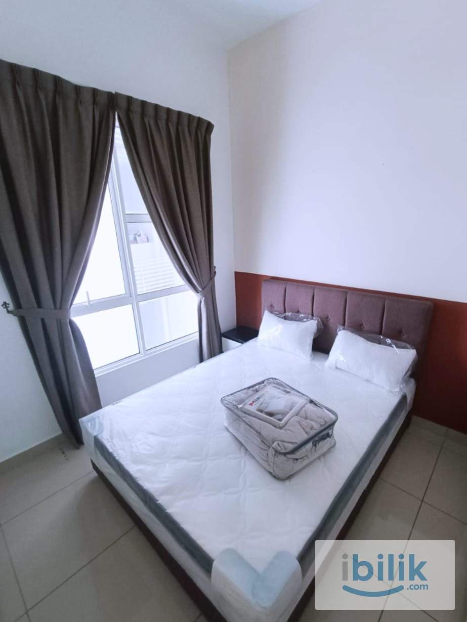 JB Town @ Pinnacle Tower - Common Room - Image 1