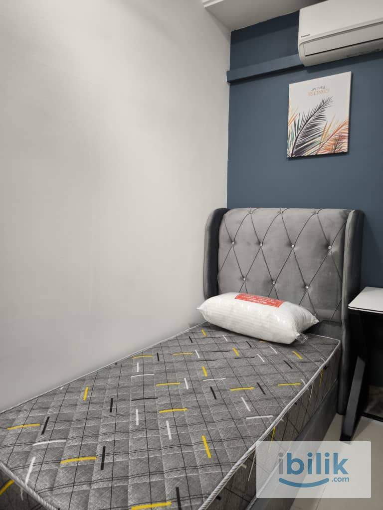 Walk2 CIQ R&F Princess Cove - Single Bedroom - Image 1