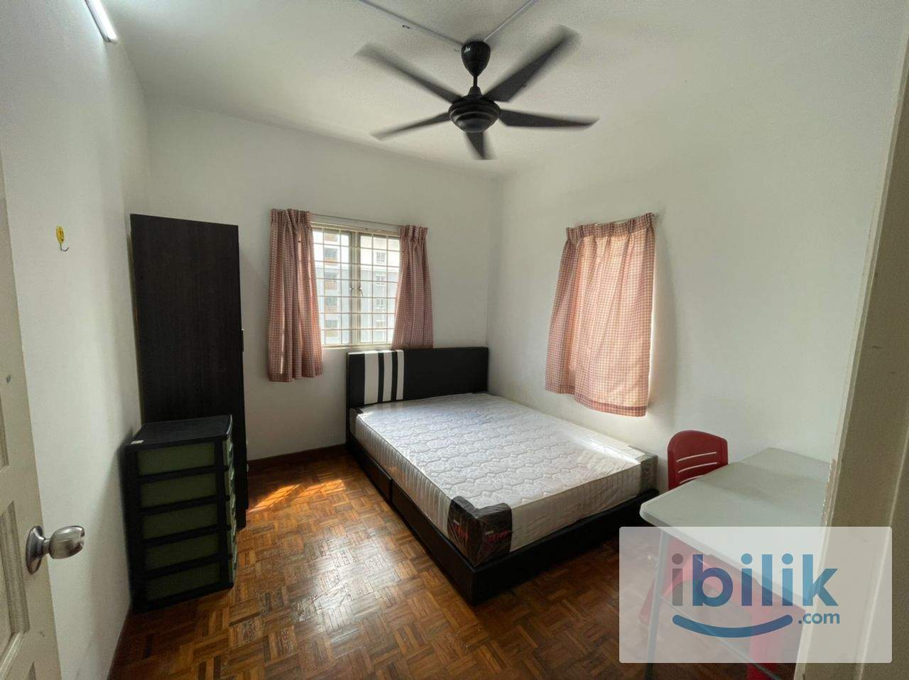 Middle Room at Endah Regal, Sri Petaling  - Image 1