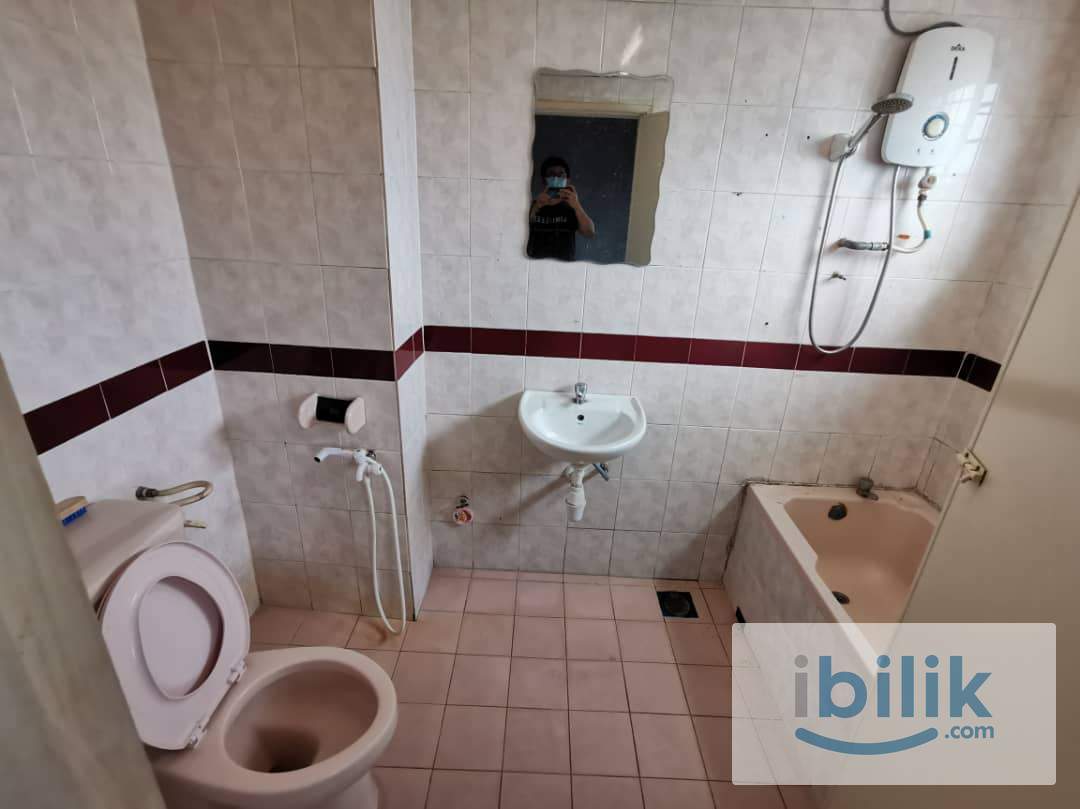 Master Room at Endah Regal, Sri Petaling - Image 7