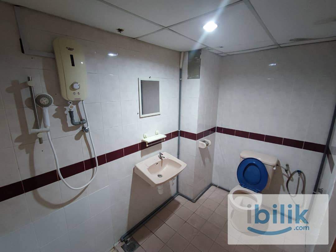 Master Room at Endah Regal, Sri Petaling - Image 8