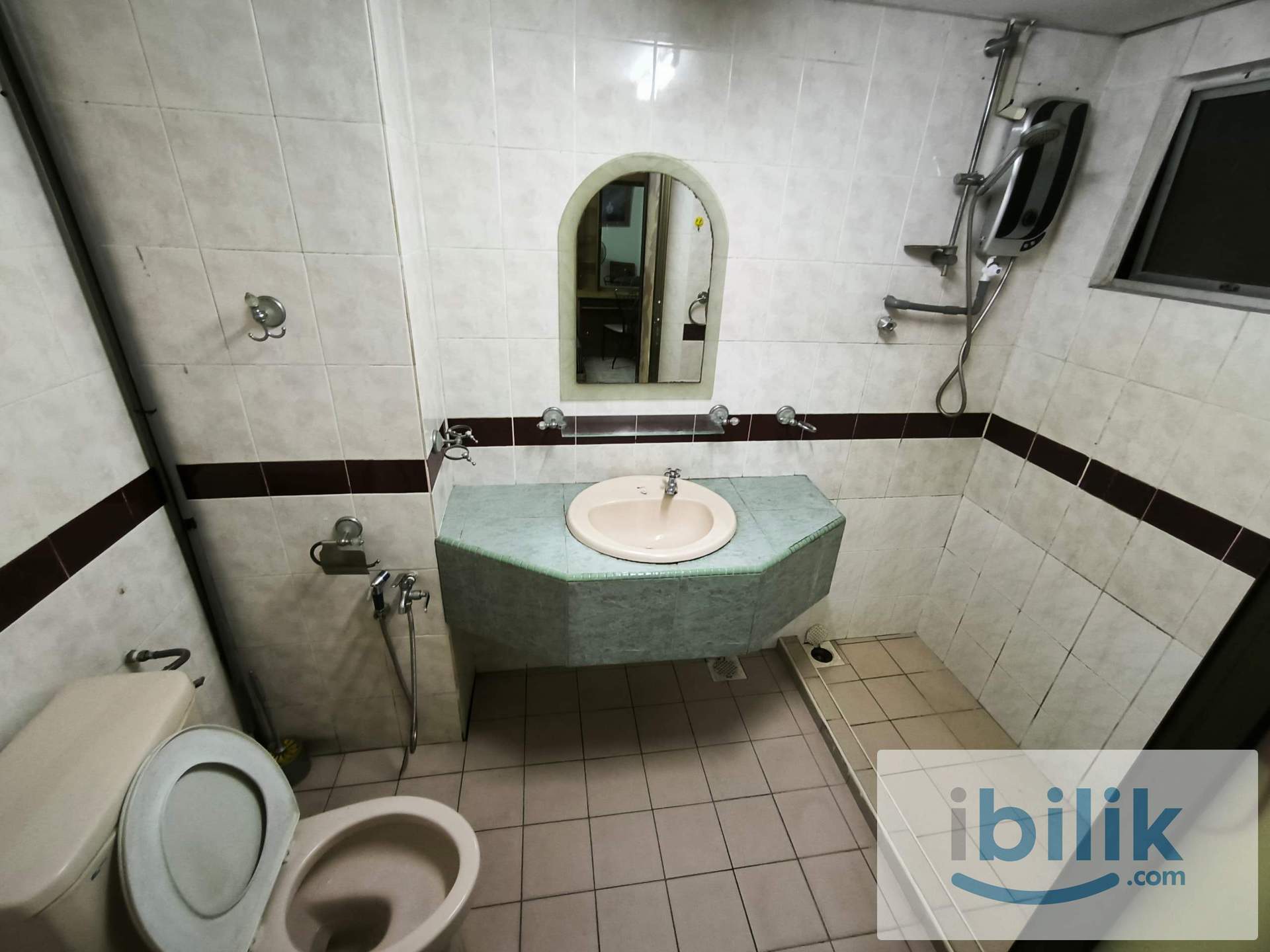 Master Room at Endah Regal, Sri Petaling - Image 10