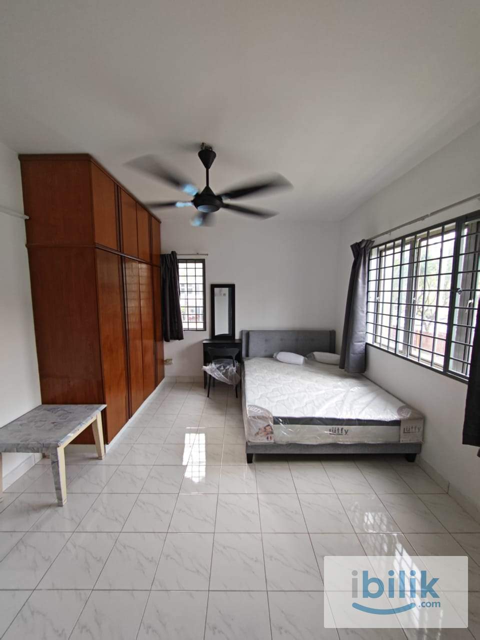 Master Room at Endah Villa, Sri Petaling - Image 1