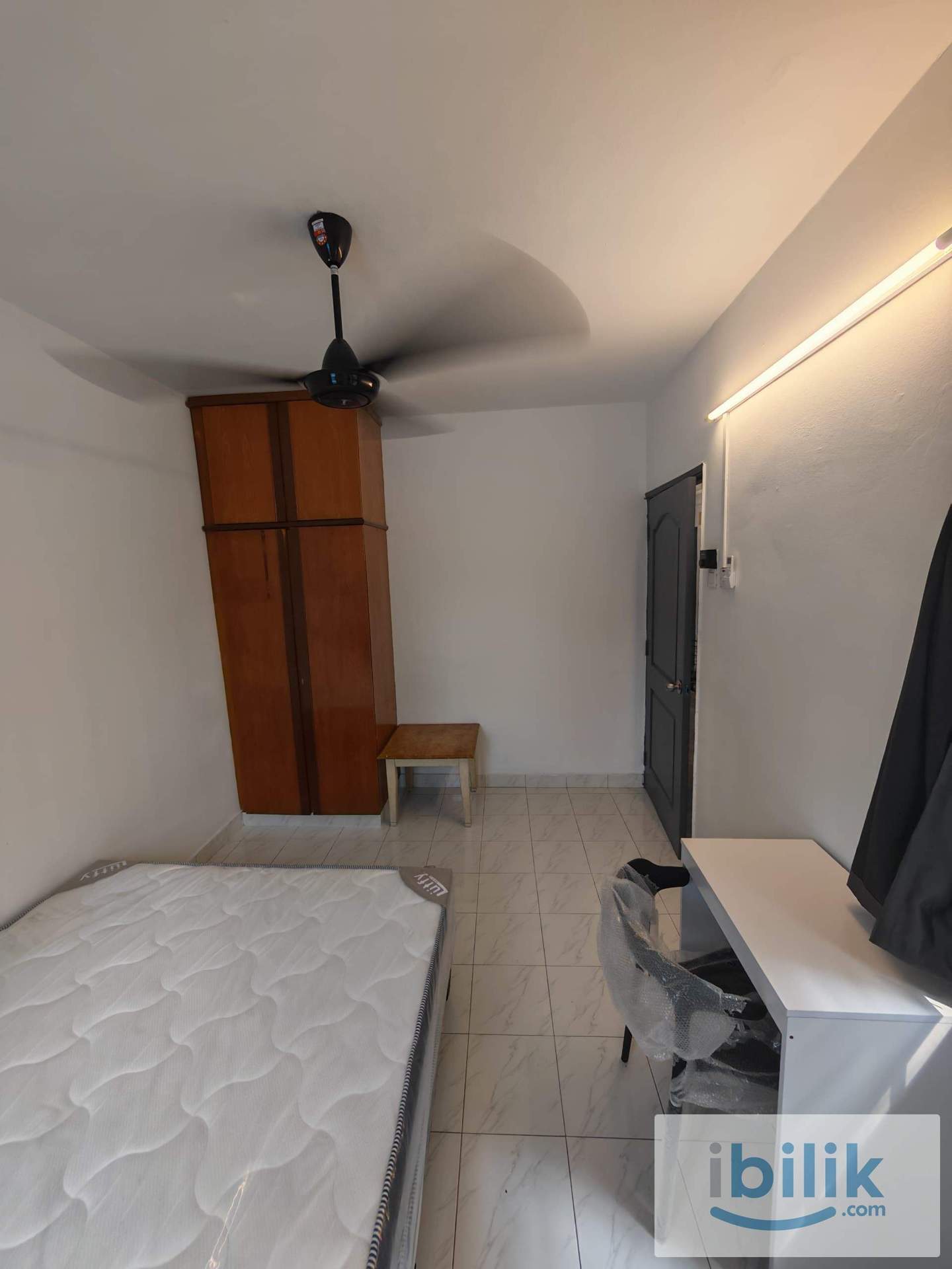Big Middle Room at Endah Villa, Sri Petaling - Image 1
