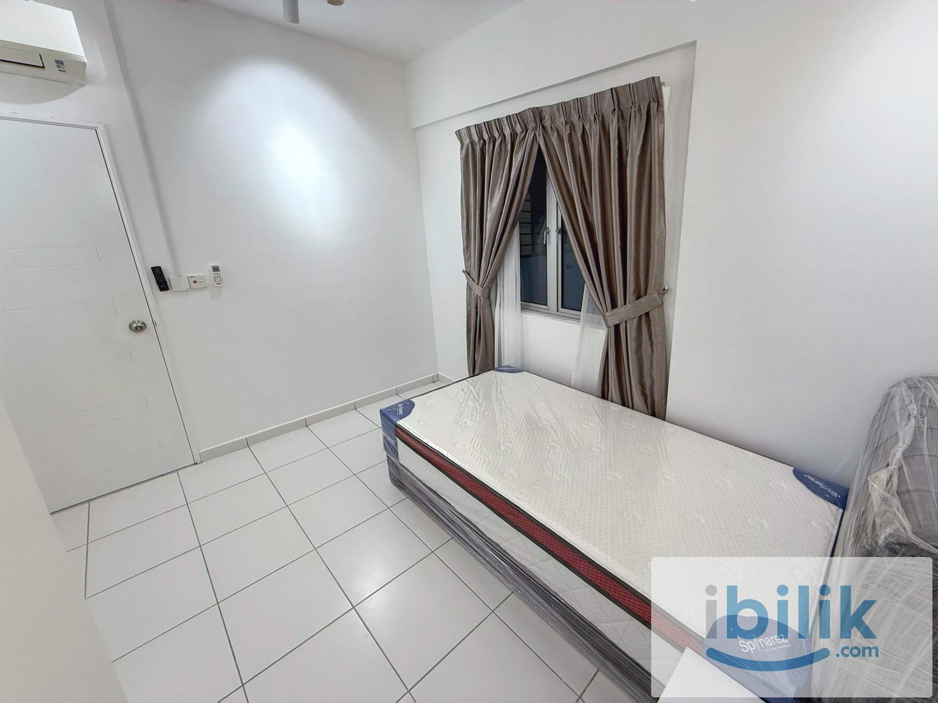 Medium Room at Axis Crown, Ampang, 3 Mins walk to LRT Station Pandan Indah, 1+1 Depo only  - Image 3