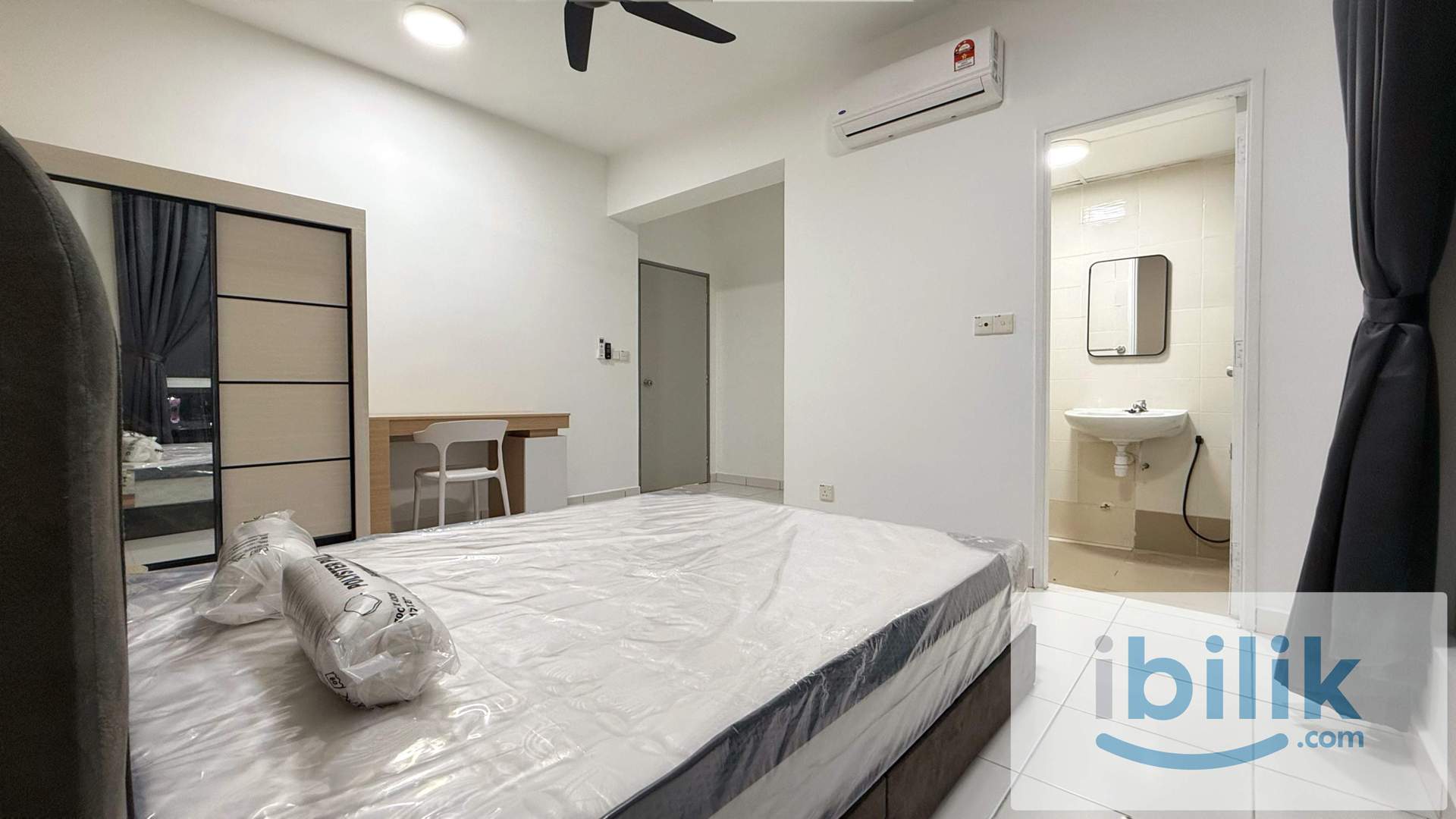 Master Room at Axis Crown, Ampang, 3 Mins walk to LRT Pandan Indah, 1+1 Depo only  - Image 3