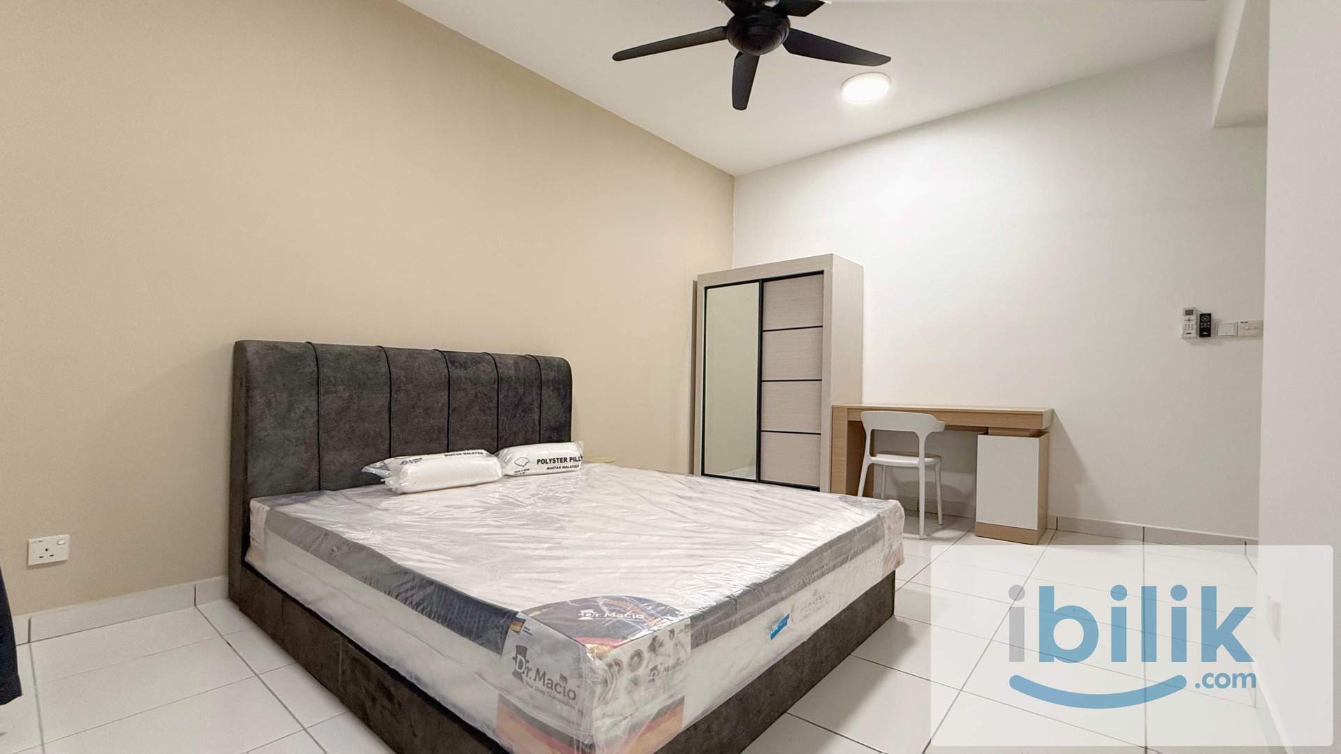 Master Room at Axis Crown, Ampang, 3 Mins walk to LRT Pandan Indah, 1+1 Depo only  - Image 4