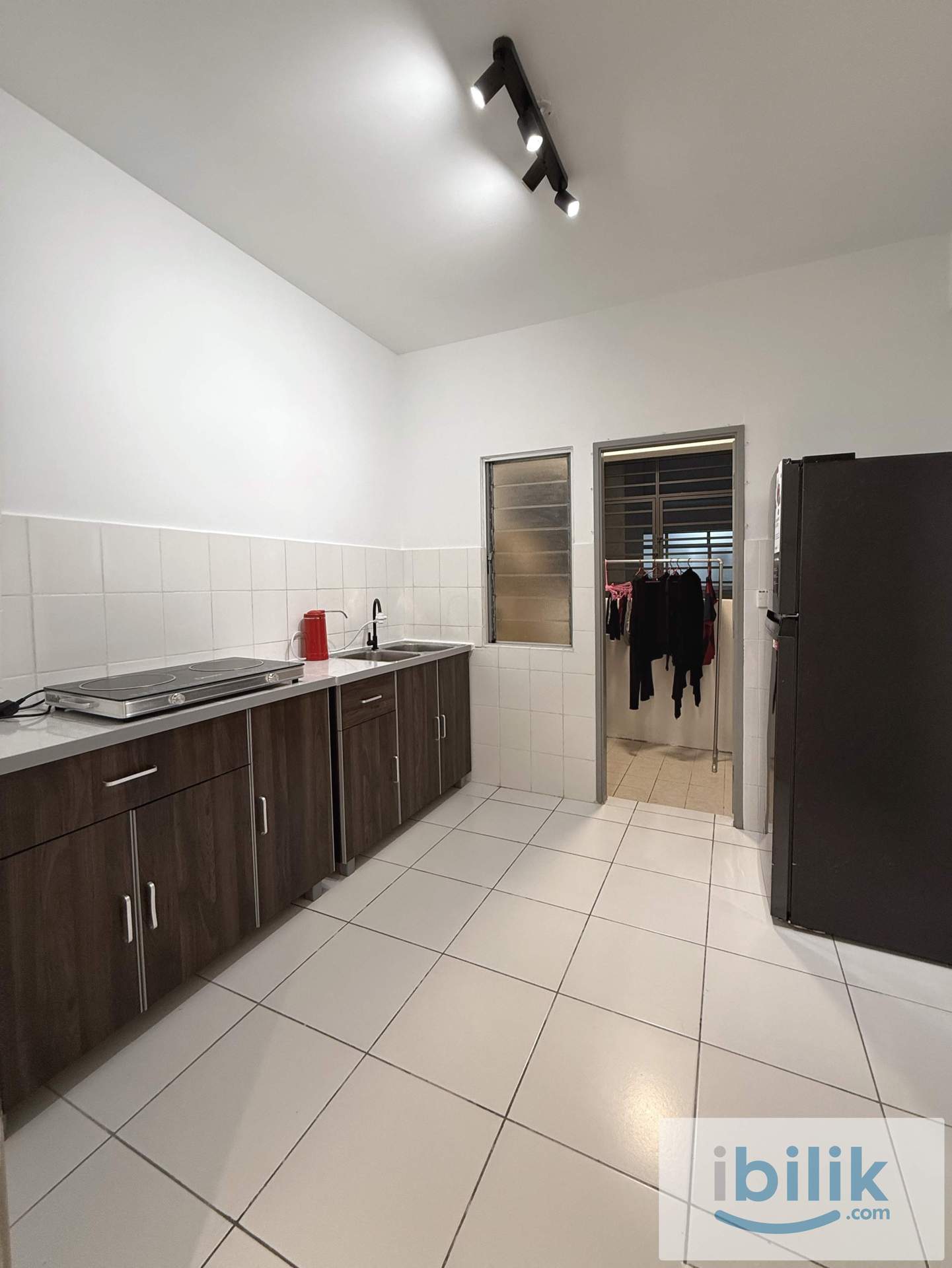 Middle Room at Axis Crown, Ampang, 3 minutes walk to LRT Pandan Indah , 1+1 Depo only  - Image 5