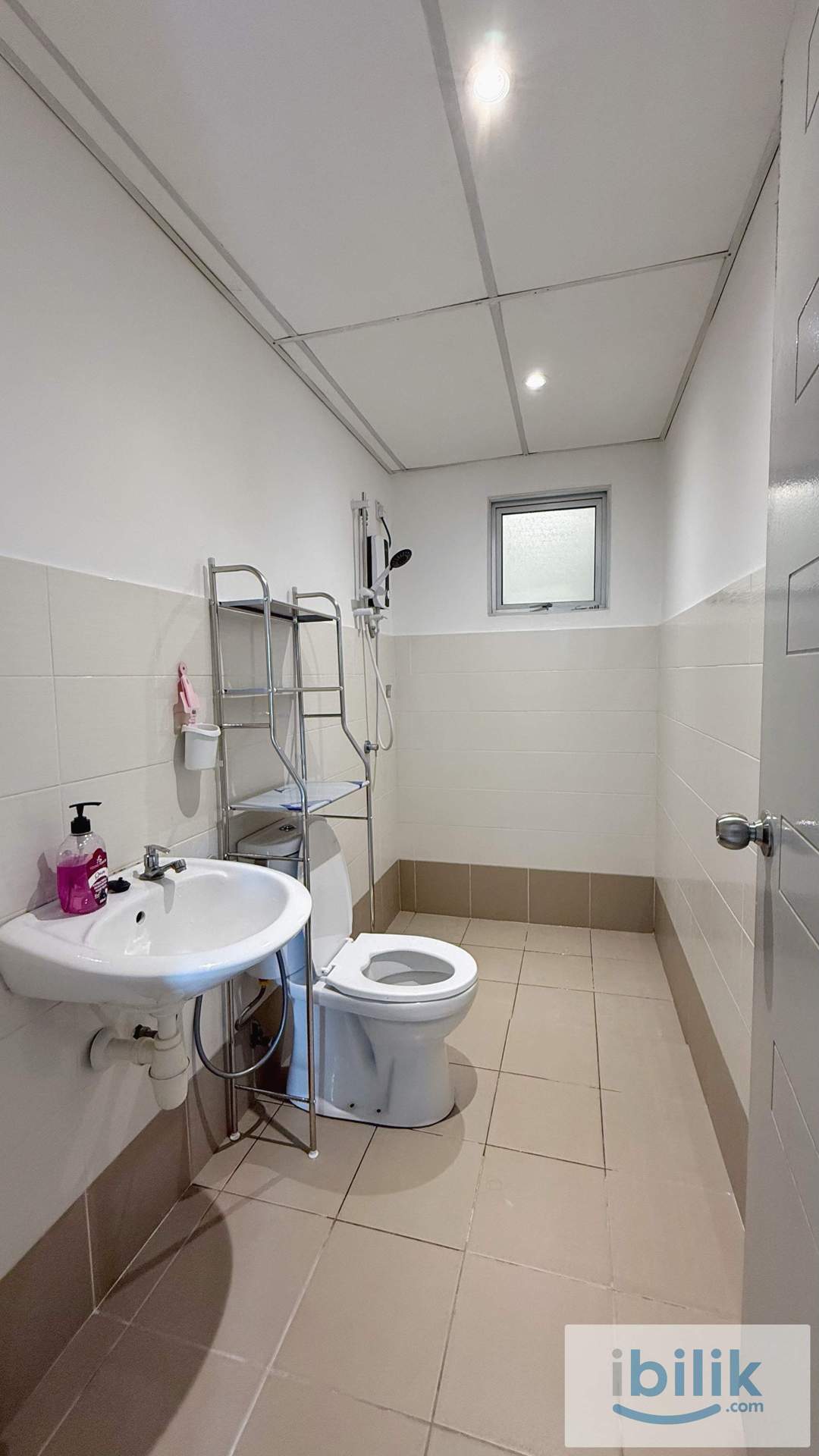 Middle Room at Axis Crown, Ampang, 3 minutes walk to LRT Pandan Indah , 1+1 Depo only  - Image 6