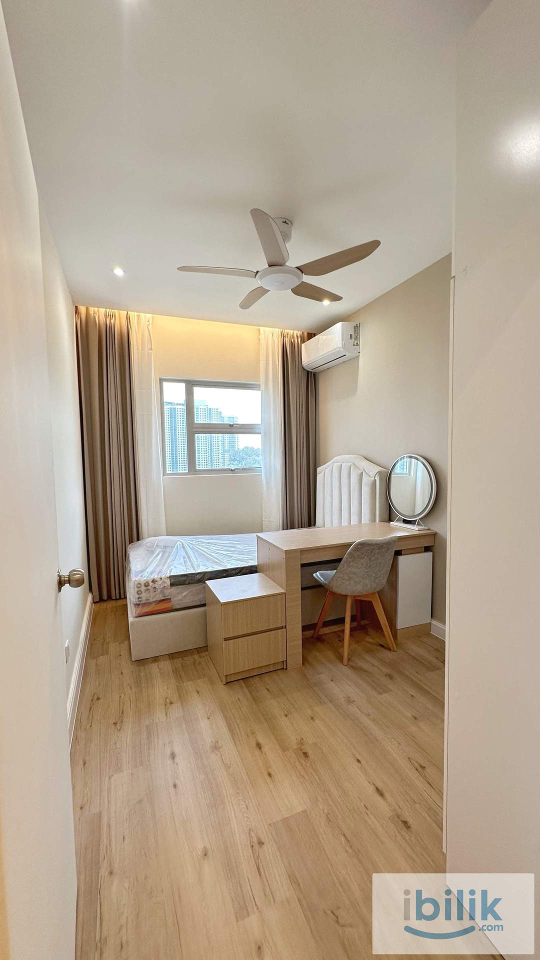 Medium Room at Kiara Kasih @ Mont Kiara / Segambut, 1+1 Depo only , Female Unit - Image 1