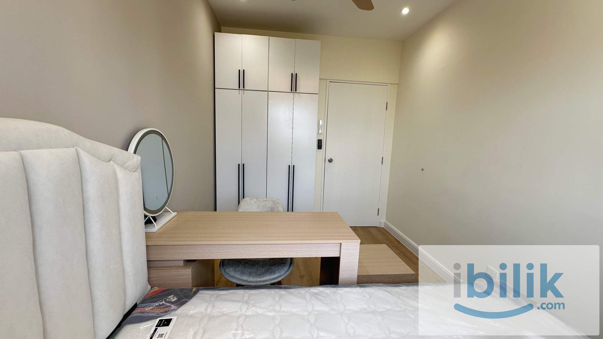 Medium Room at Kiara Kasih @ Mont Kiara / Segambut, 1+1 Depo only , Female Unit - Image 4