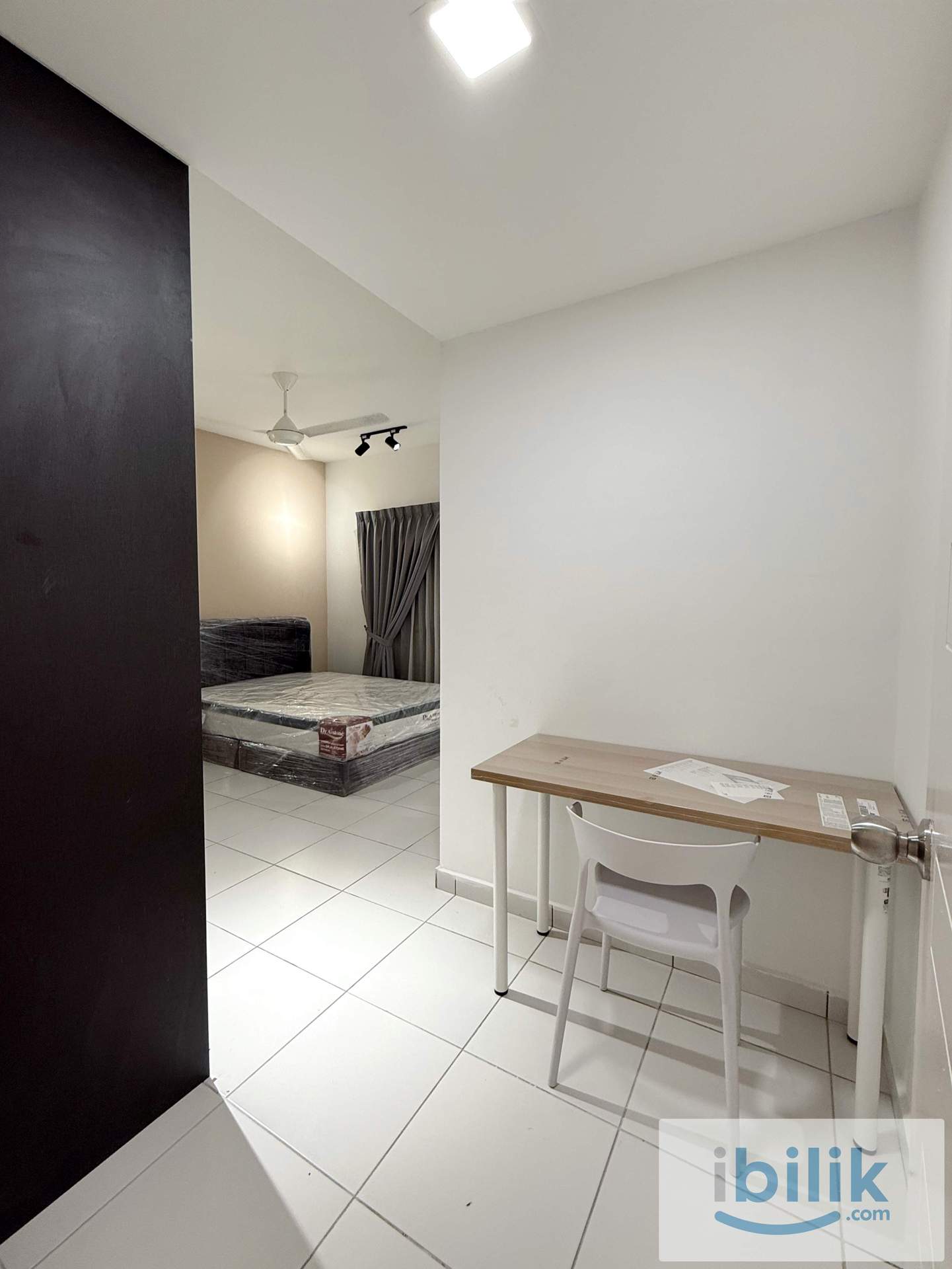 Master Room at Axis Crown, Ampang, 2 minutes walk to LRT Pandan Indah, 1+1 Depo only  - Image 1