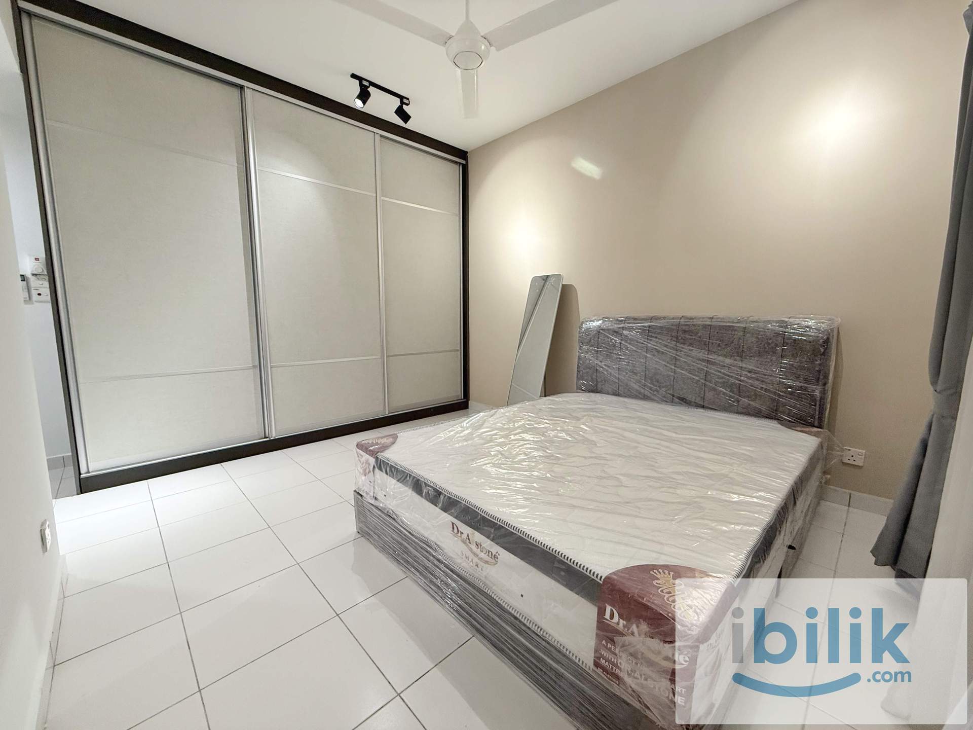 Master Room at Axis Crown, Ampang, 2 minutes walk to LRT Pandan Indah, 1+1 Depo only  - Image 2