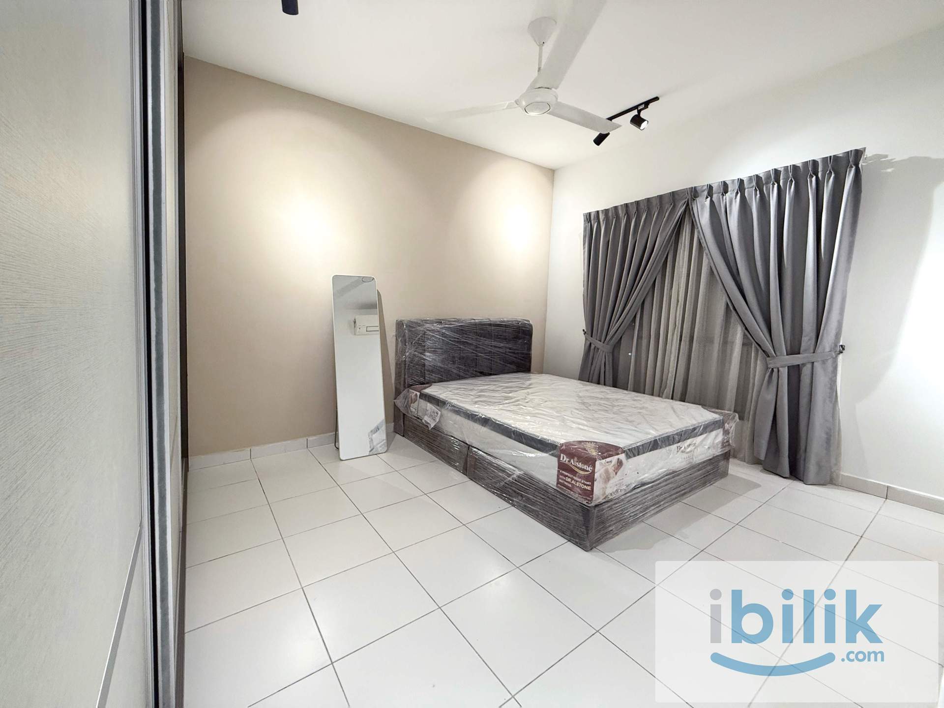 Master Room at Axis Crown, Ampang, 2 minutes walk to LRT Pandan Indah, 1+1 Depo only  - Image 3