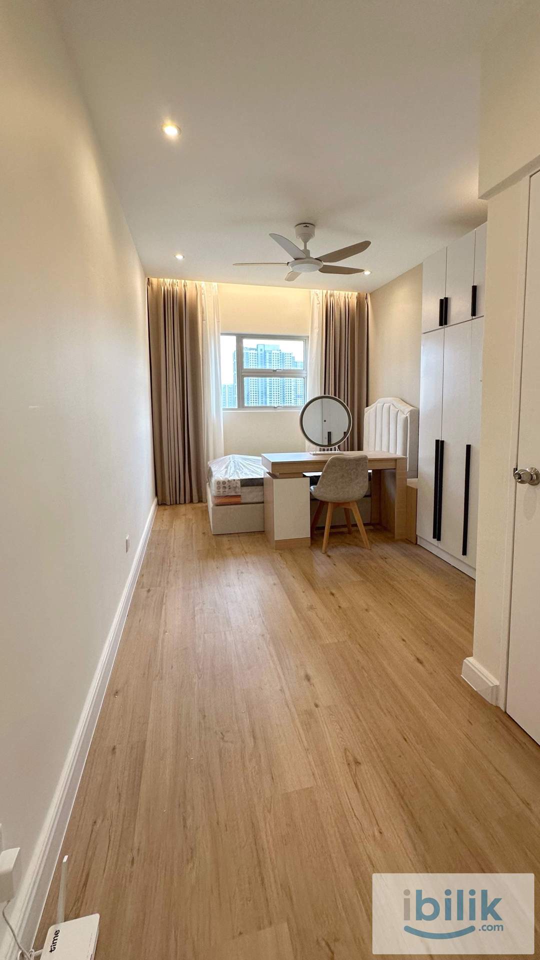 Master Room at Kiara Kasih Condo @ Mont Kiara / Segambut , Female Unit, 1+1 Deposit only  - Image 1