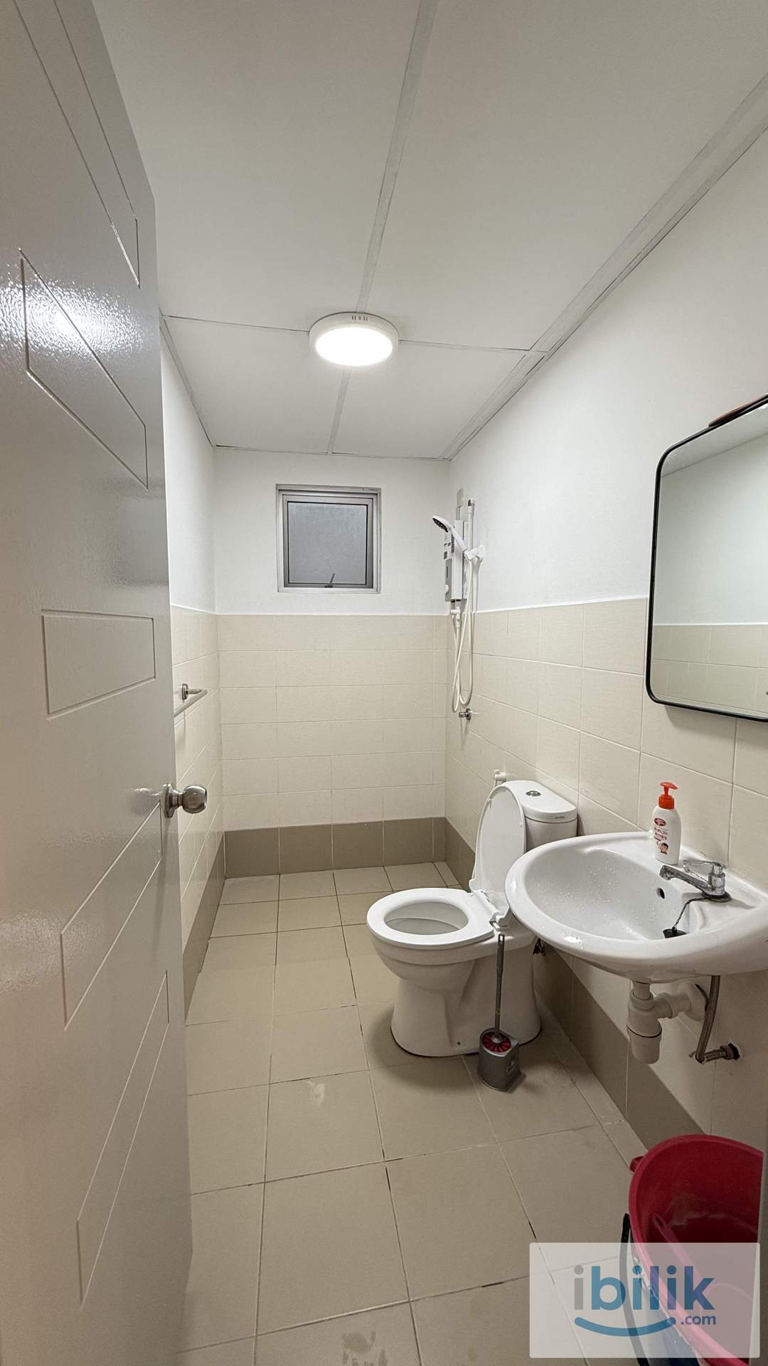 Big Medium Room at Axis Crown, Ampang, 3 Minutes walk to LRT Pandan Indah, 1+1 Depo only  - Image 6