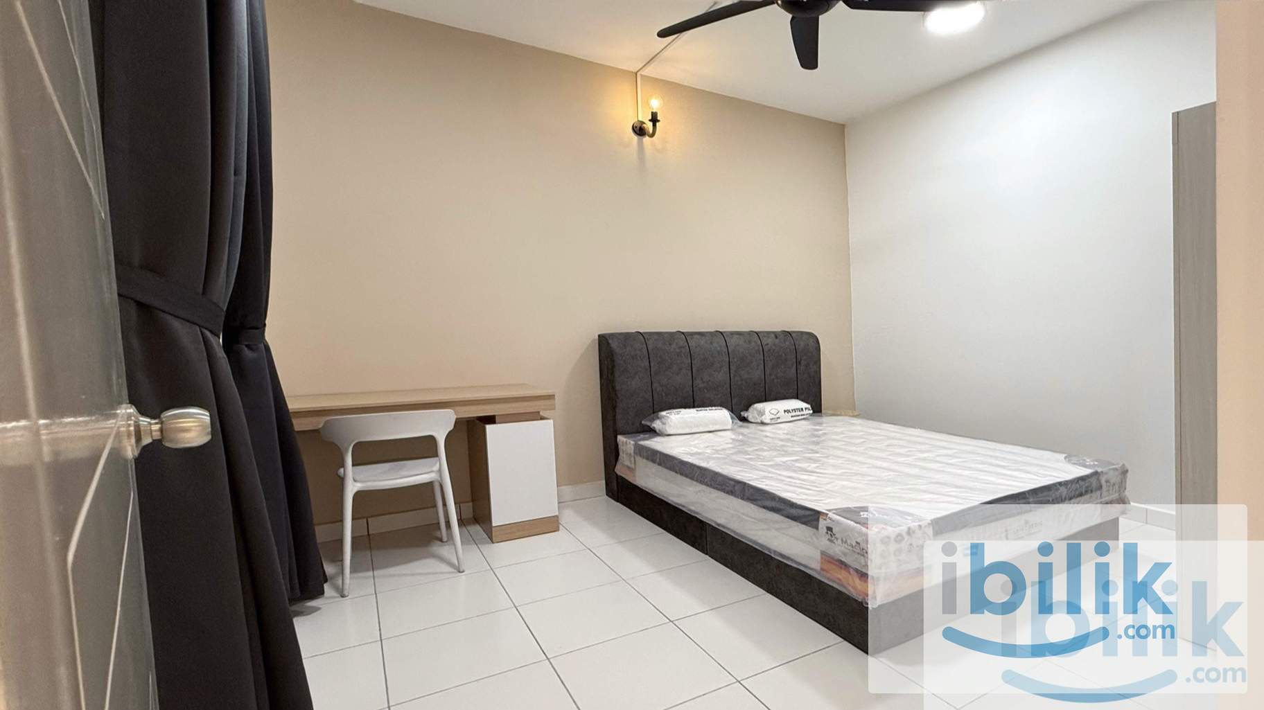 Big Medium Room at Axis Crown, Ampang, 3 Minutes walk to LRT Pandan Indah, 1+1 Depo only  - Image 1