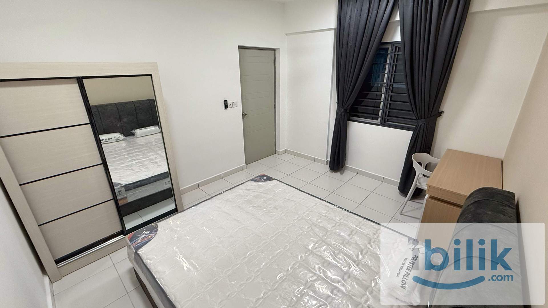 Big Medium Room at Axis Crown, Ampang, 3 Minutes walk to LRT Pandan Indah, 1+1 Depo only  - Image 2