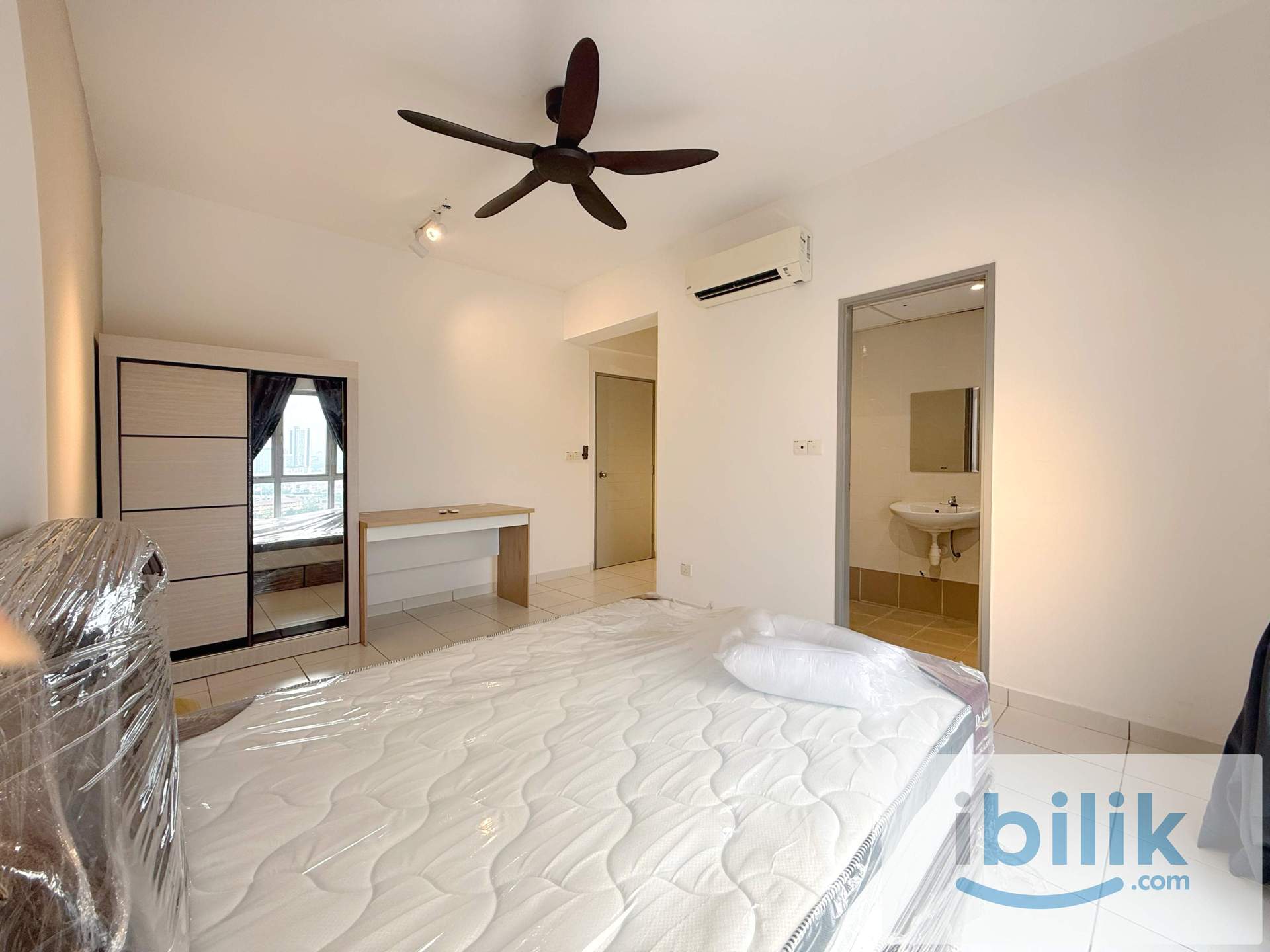 Master Room at D’Pines, Ampang,Cempaka, 7 Mins walk to LRT Cempaka, 1+1 Depo only  - Image 1