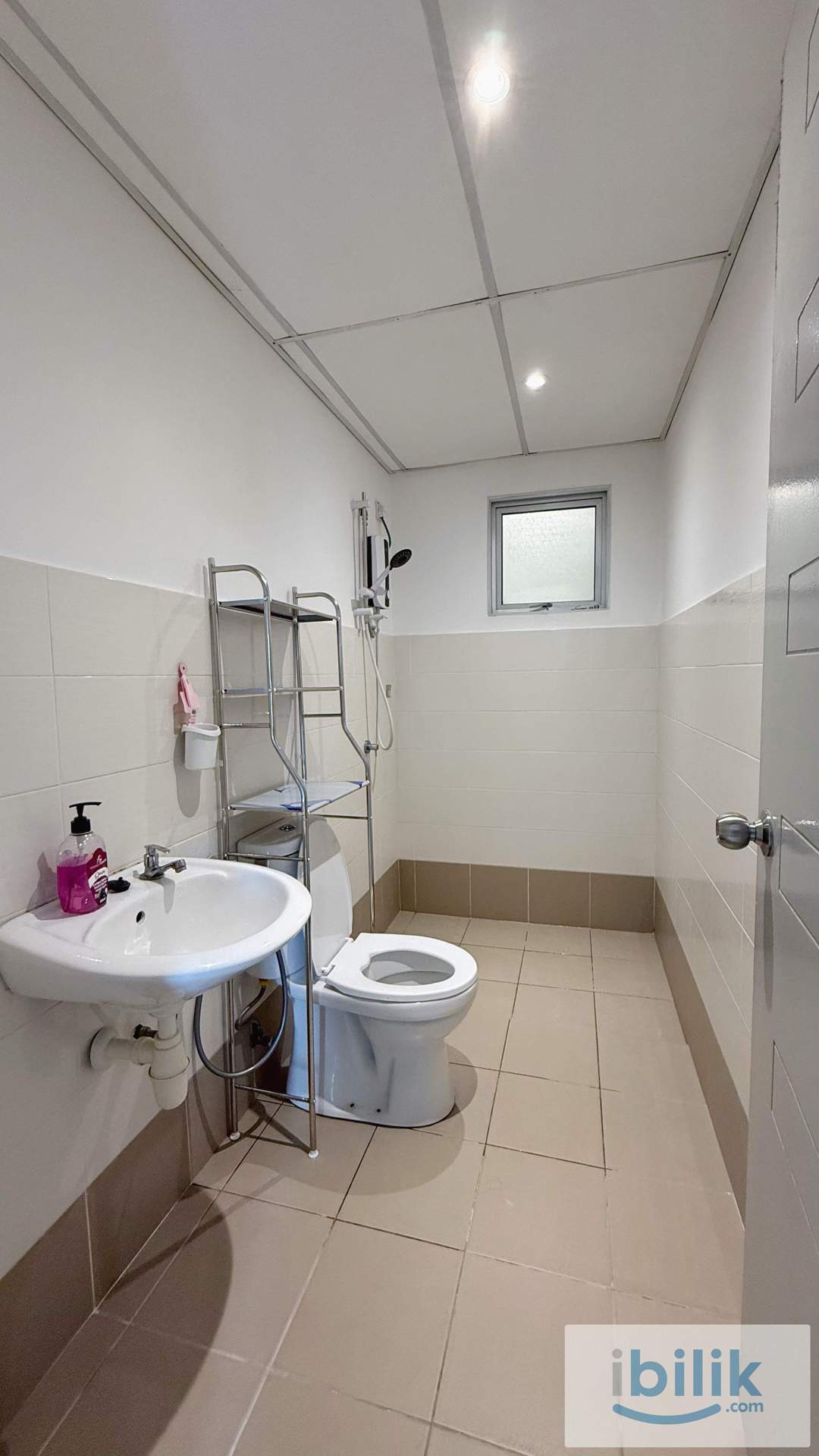 Middle Room at Axis Crown, Ampang, 3 Mins walk to LRT Station Pandan Indah, 1+1 Depo only - Image 6