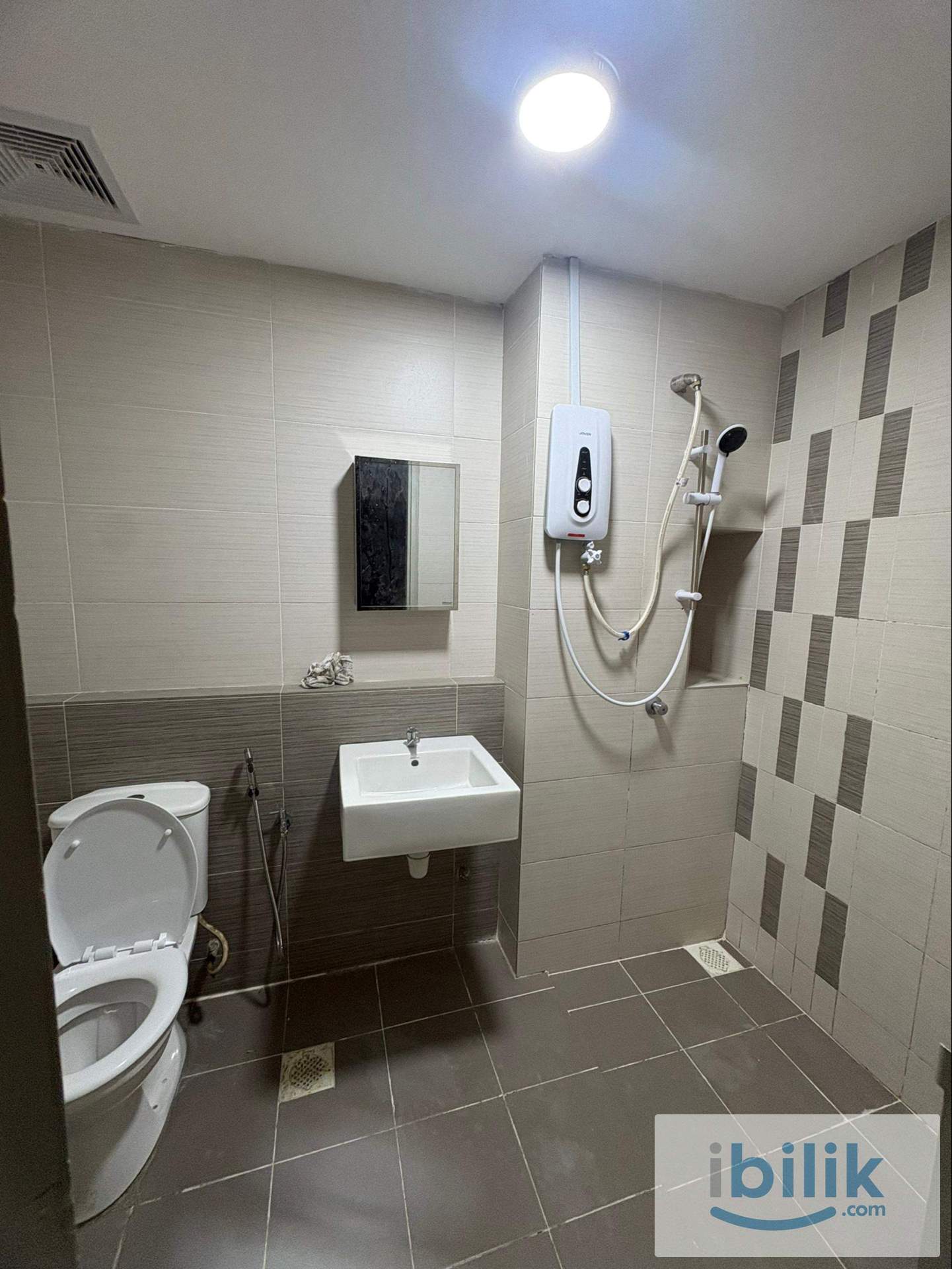 Setia walk puchong female unit middle room for rent  - Image 2