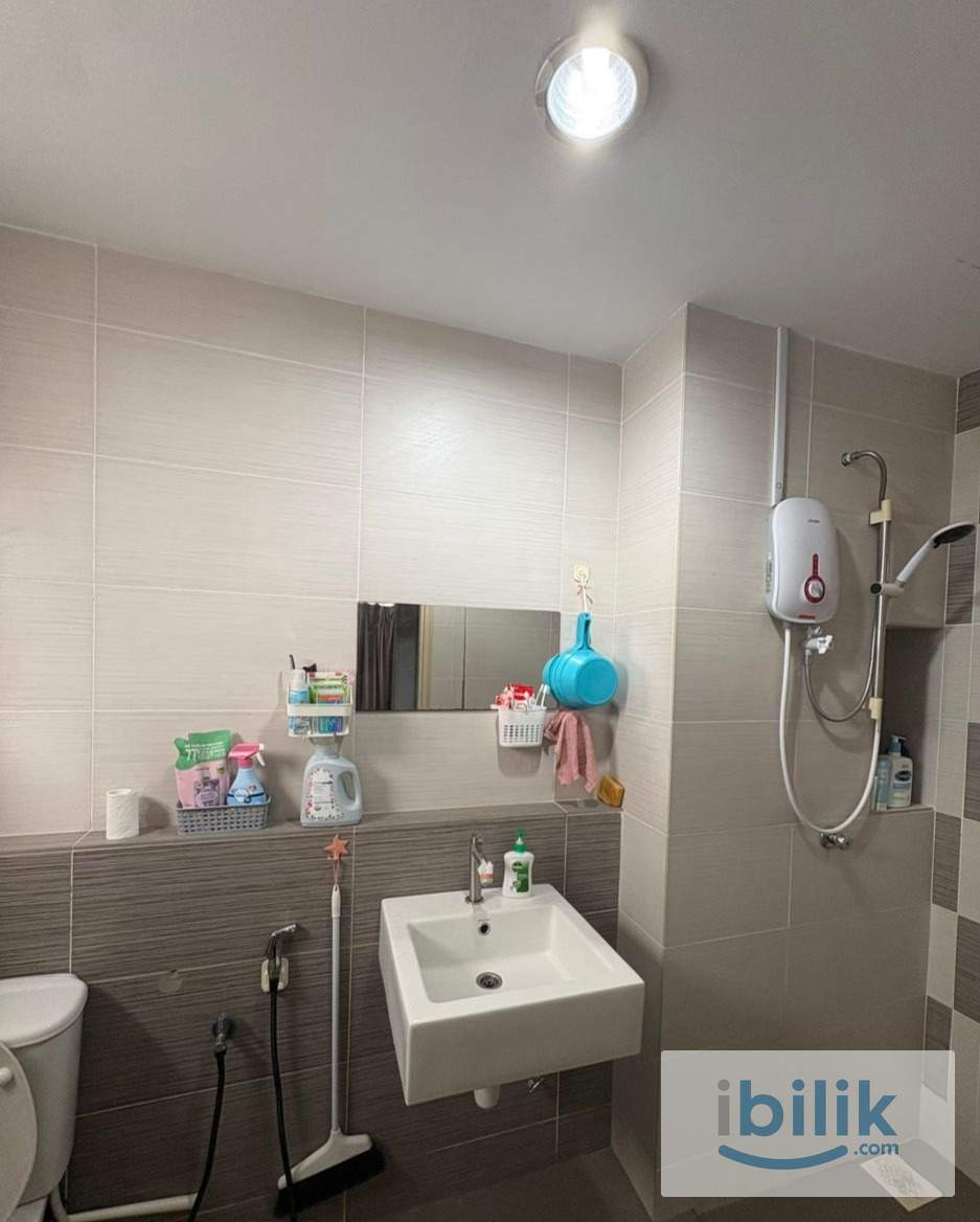Setia walk female unit Master room private balcony and toilet  - Image 6