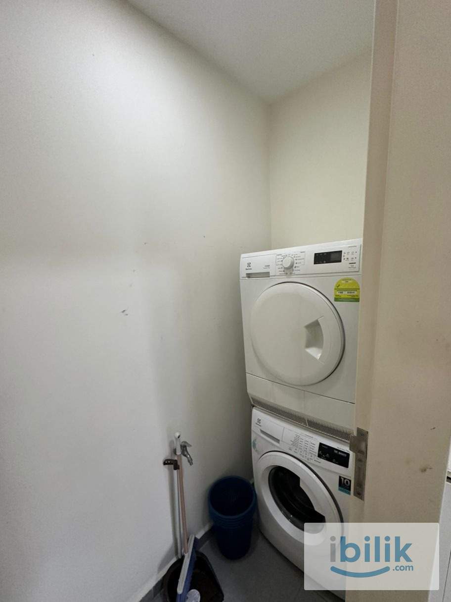 Female balcony room, free wifi and common area cleaning, utilities owner subsidy - Image 2