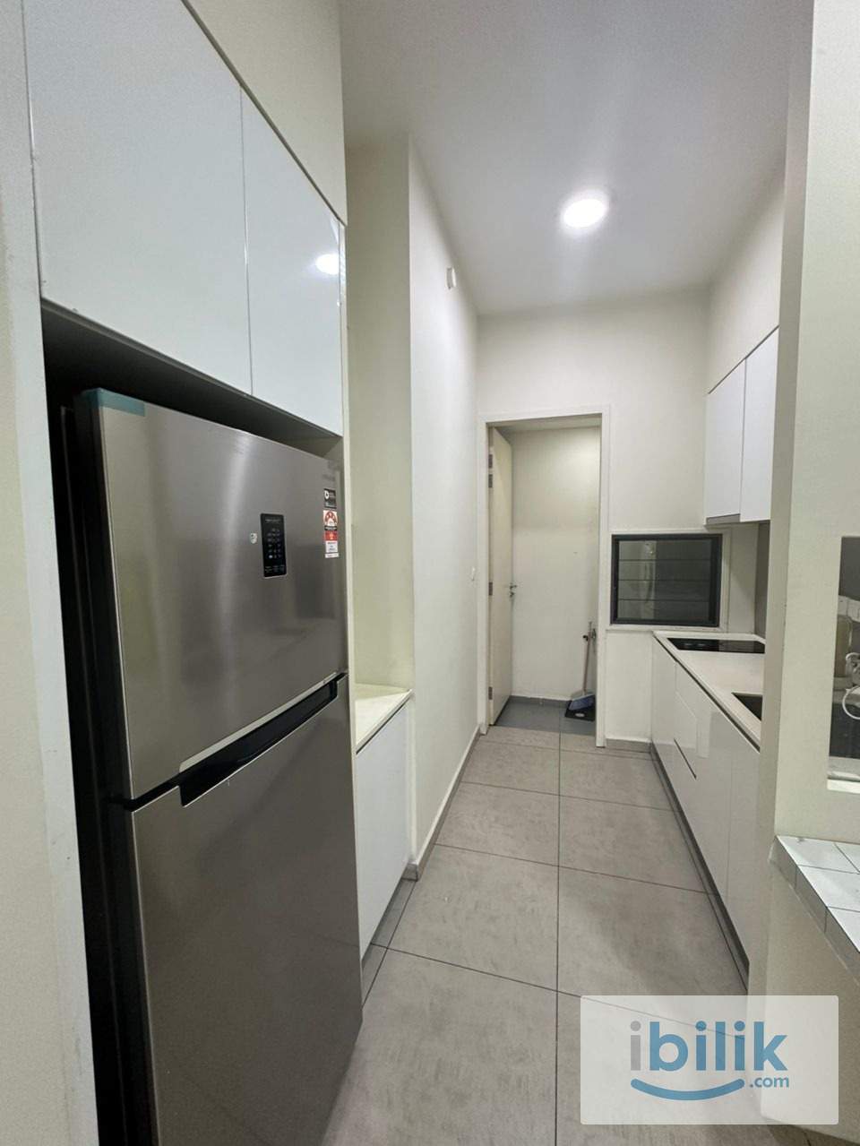 Female balcony room, free wifi and common area cleaning, utilities owner subsidy - Image 3