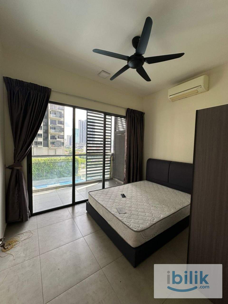 Female balcony room, free wifi and common area cleaning, utilities owner subsidy - Image 1