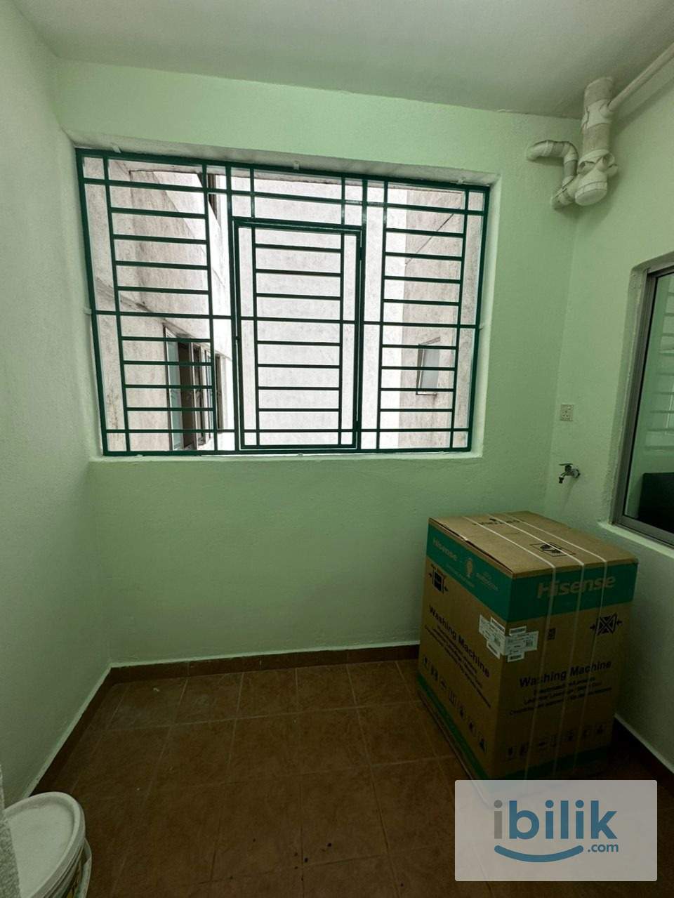 Single room, air-con and fan, utilities and wifi included - Image 2