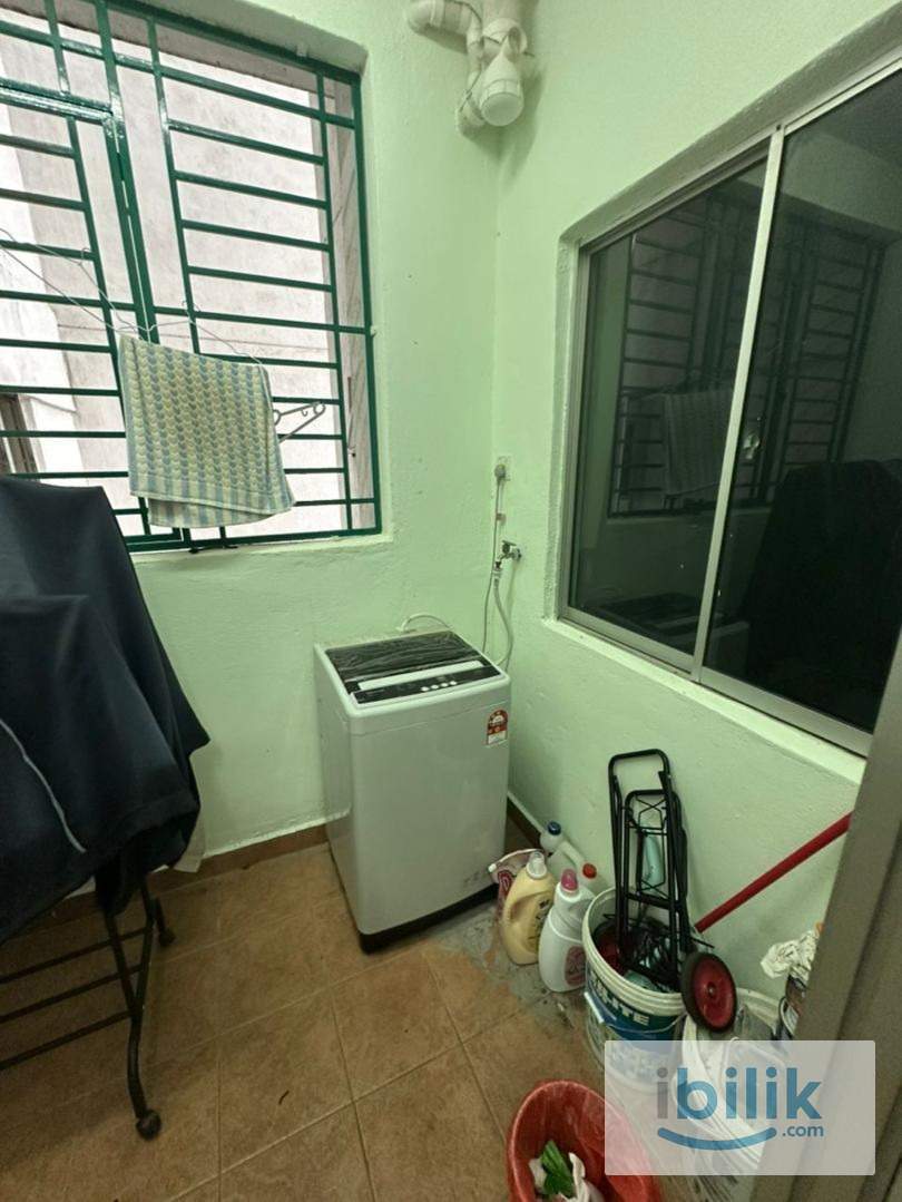 Oug Parklane Small Room for rent - Image 2