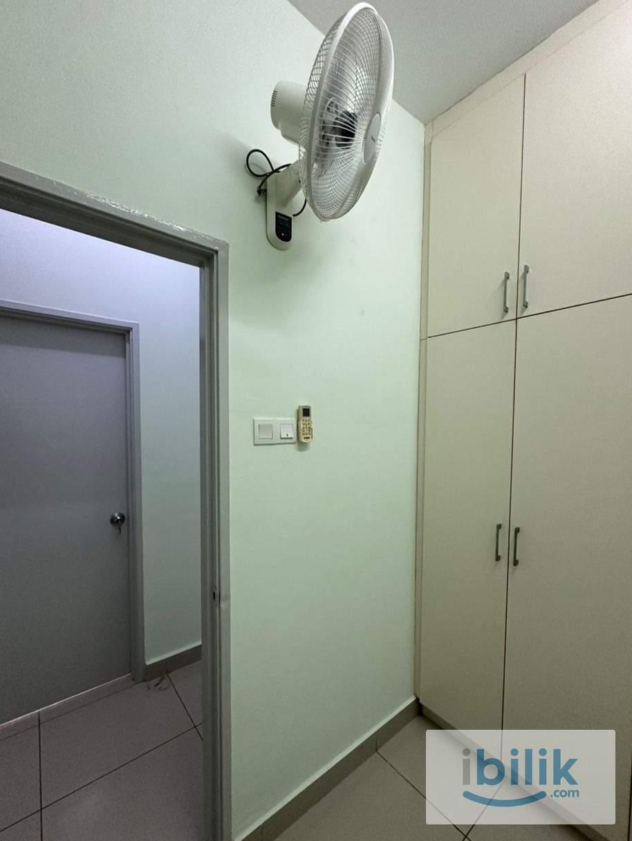 Oug Parklane Small Room for rent - Image 3