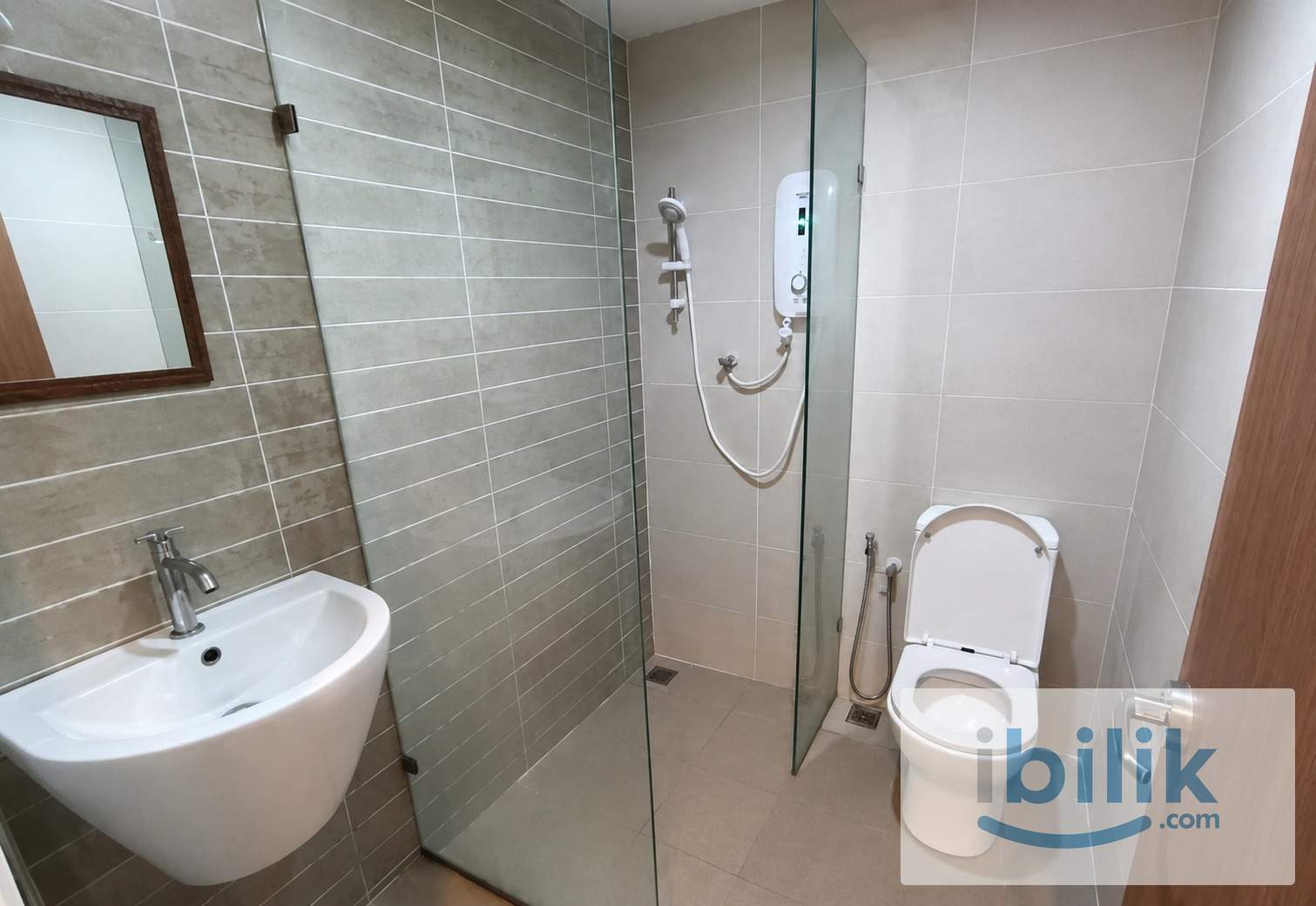 Kozi Square Room beside Kuching General Hospital, Regatta Hotel - Image 1
