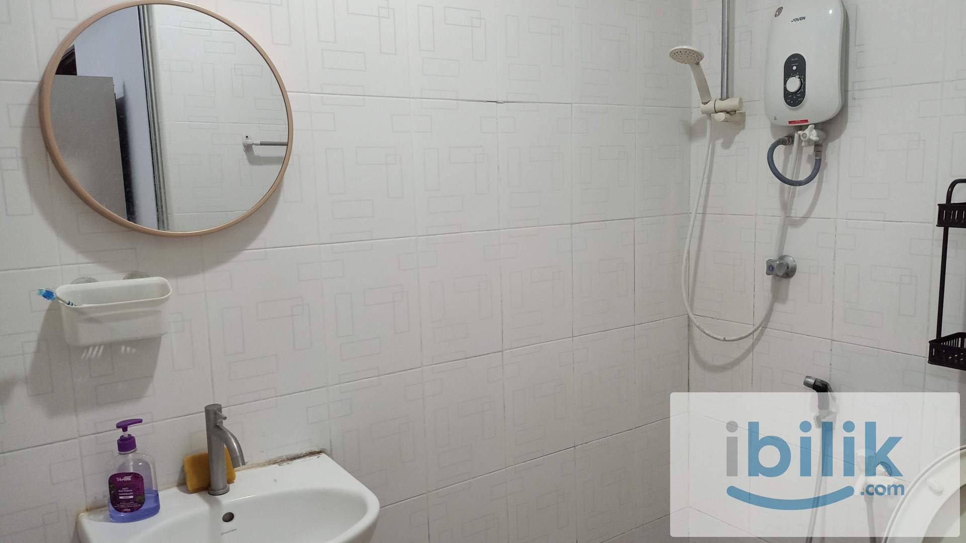 single room, chinese male only, taman bukit serdang, bs 5, 2-storey, easy parking, with 300mbps wifi + cleaning - Image 2
