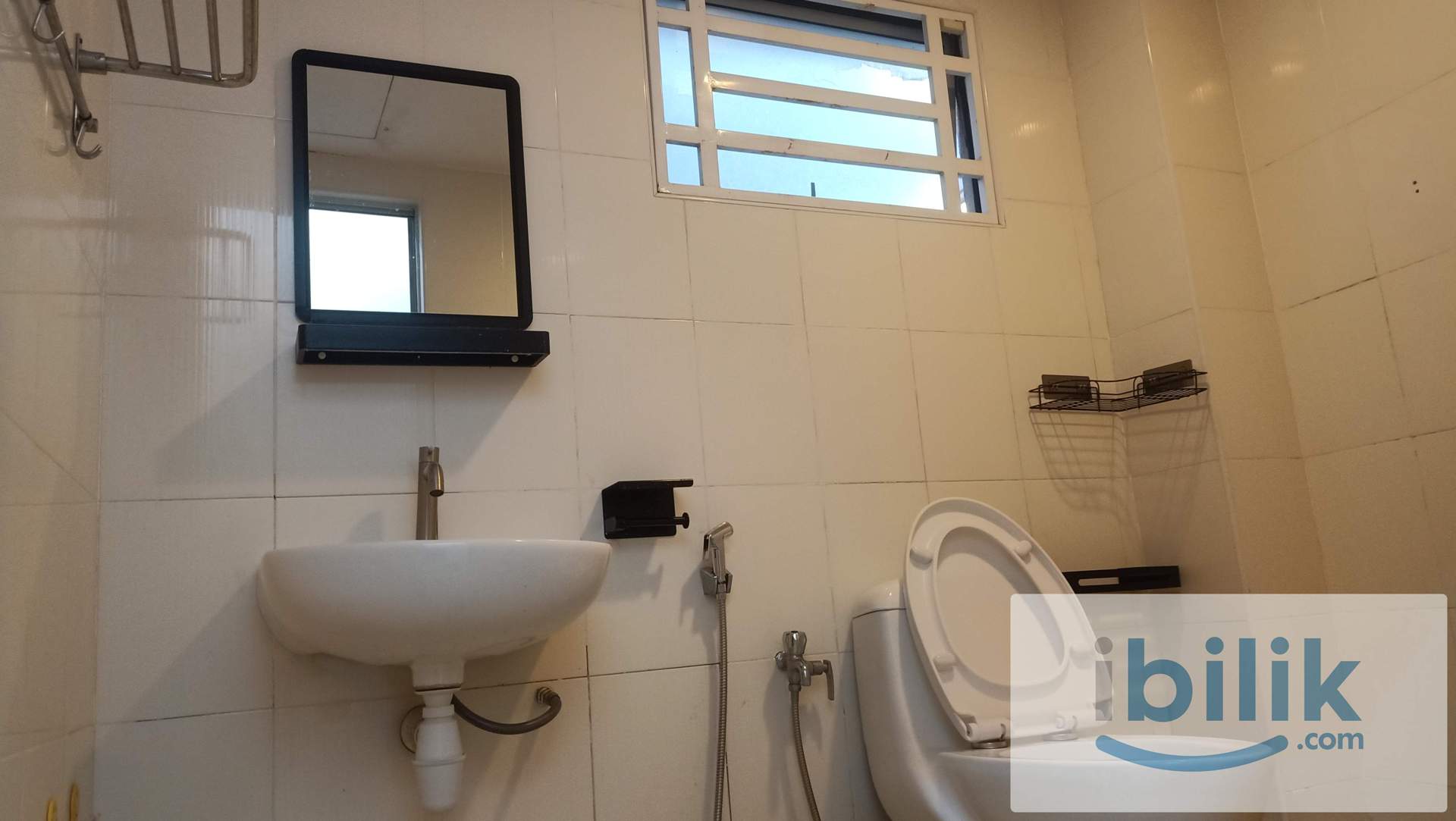 Taman Bukit Serdang, 2nd floor shop lot, single room, easy parking, male only, malaysian - Image 3