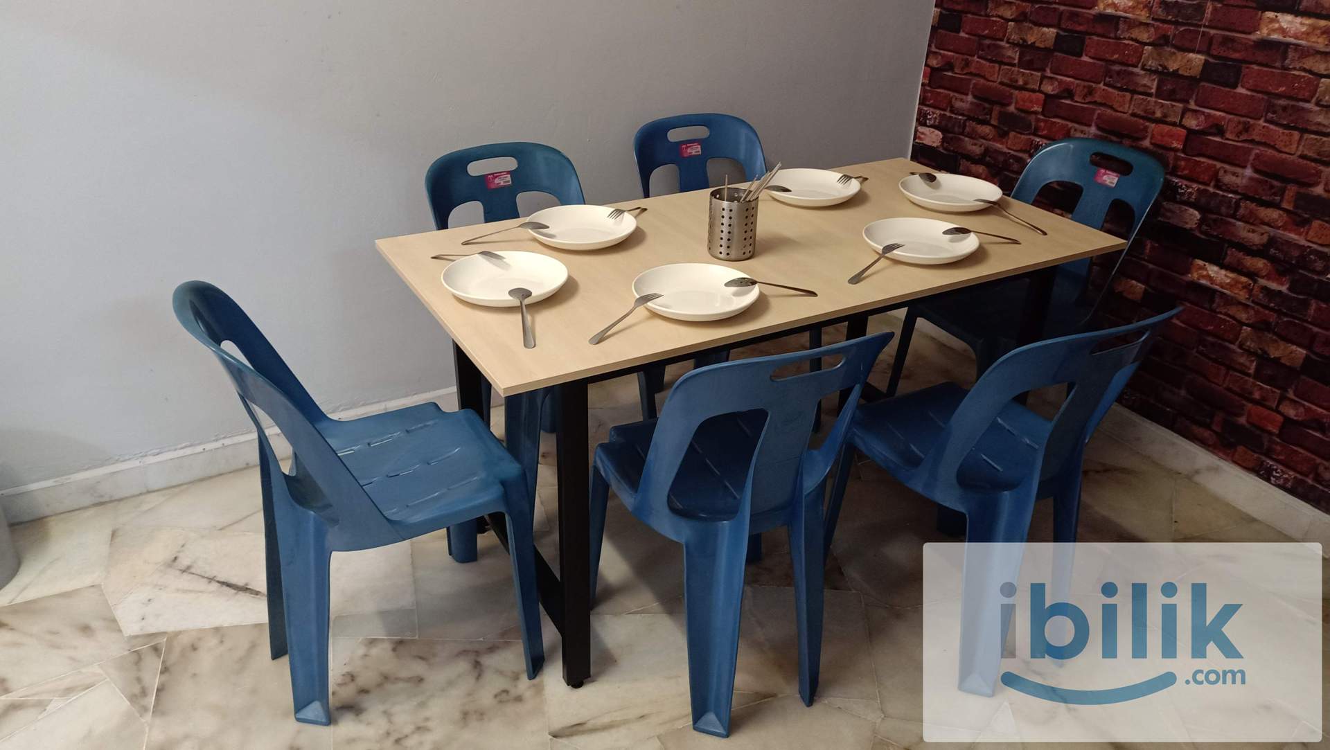 Taman Bukit Serdang, 2nd floor shop lot, single room, easy parking, male only, malaysian - Image 5