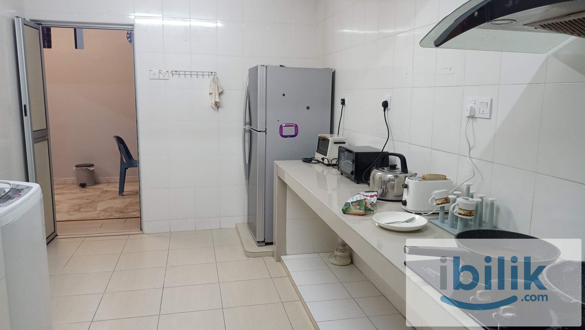 Taman Bukit Serdang, 2nd floor shop lot, single room, easy parking, male only, malaysian - Image 6