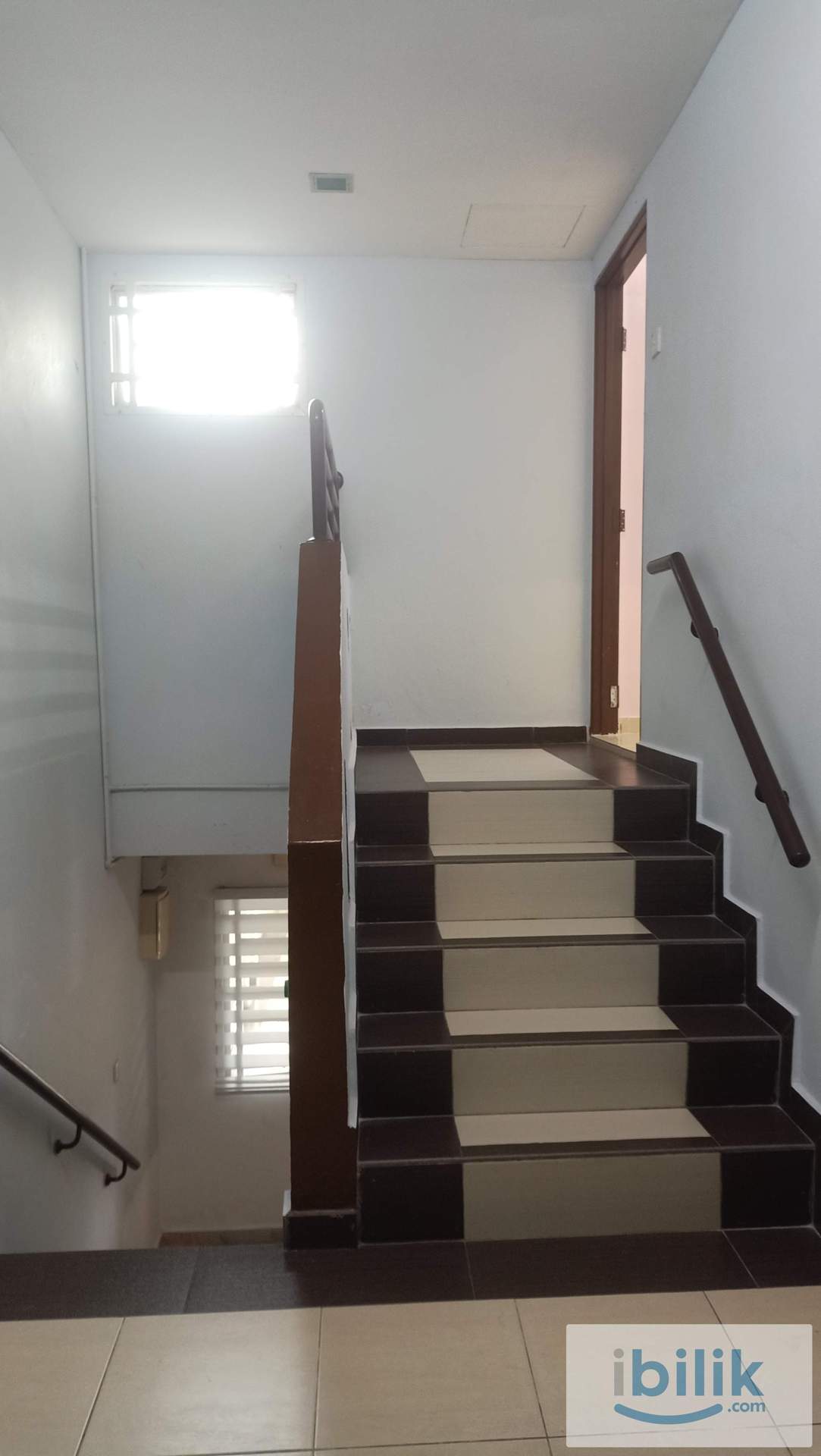 chinese male, single room, with 300mbps wifi, cleaning, 5min walk to shops, big parking space - Image 3
