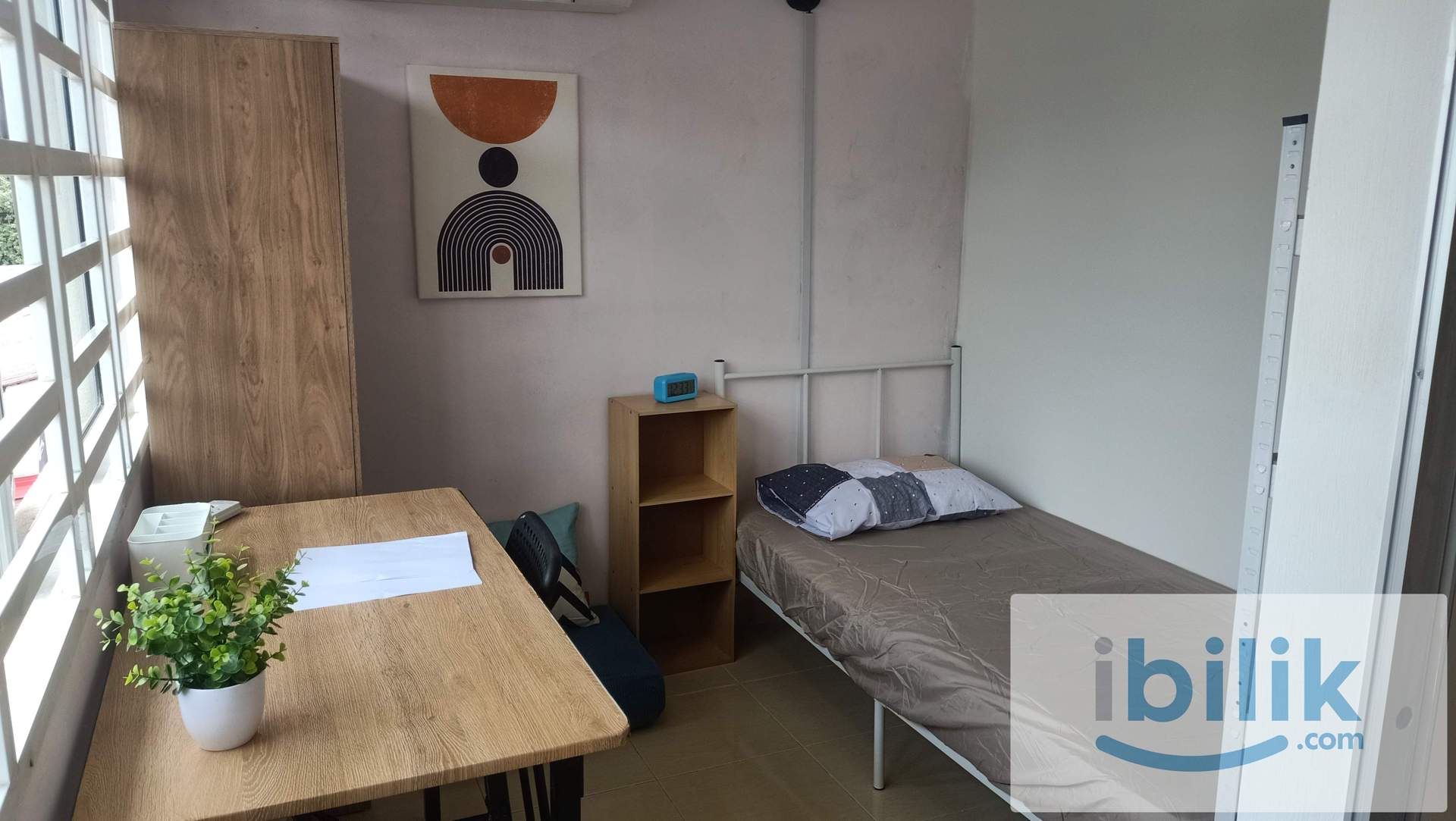 fully furnished, aircond, chinese male only, bukit serdang, bs5, easy park car, water+ele+300mbps wifi+clean - Image 1
