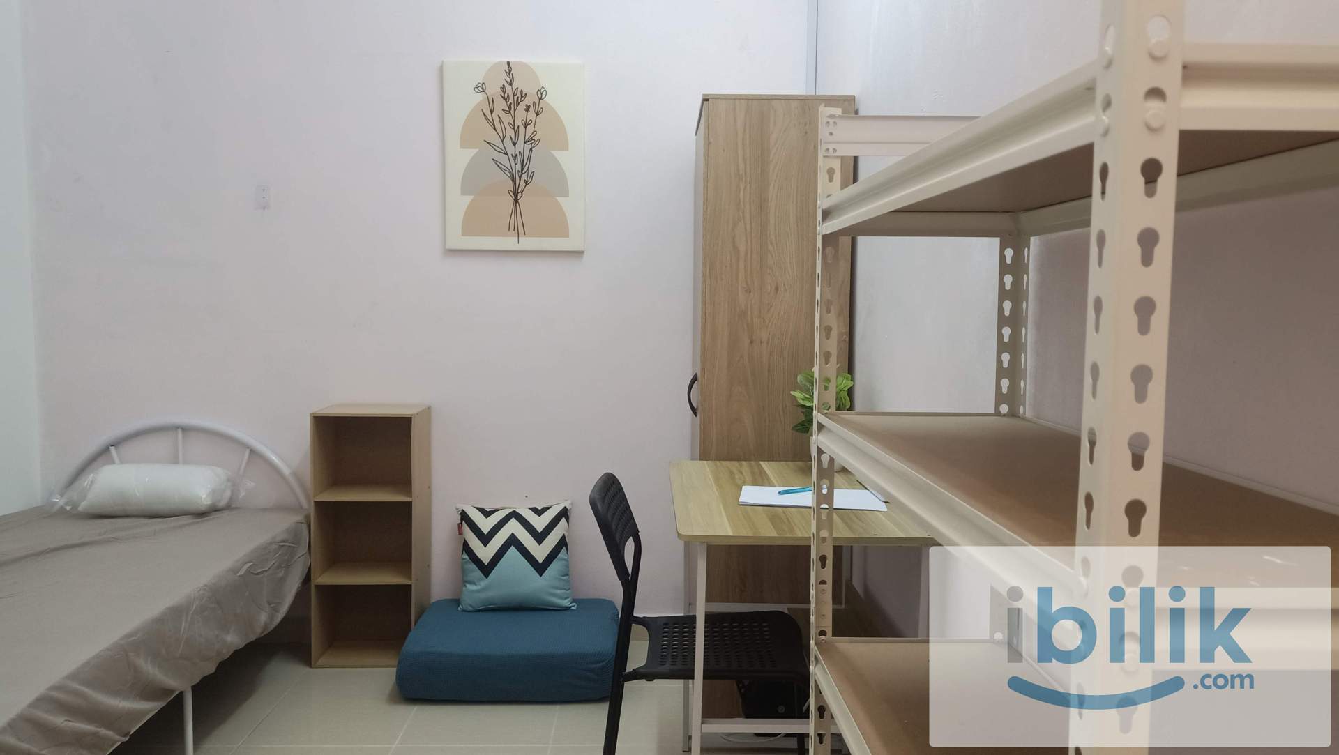 chinese male, landed, 2-storey house, near shops, big parking, bukit serdang, w wifi+gas+water+electric+cleaning - Image 2