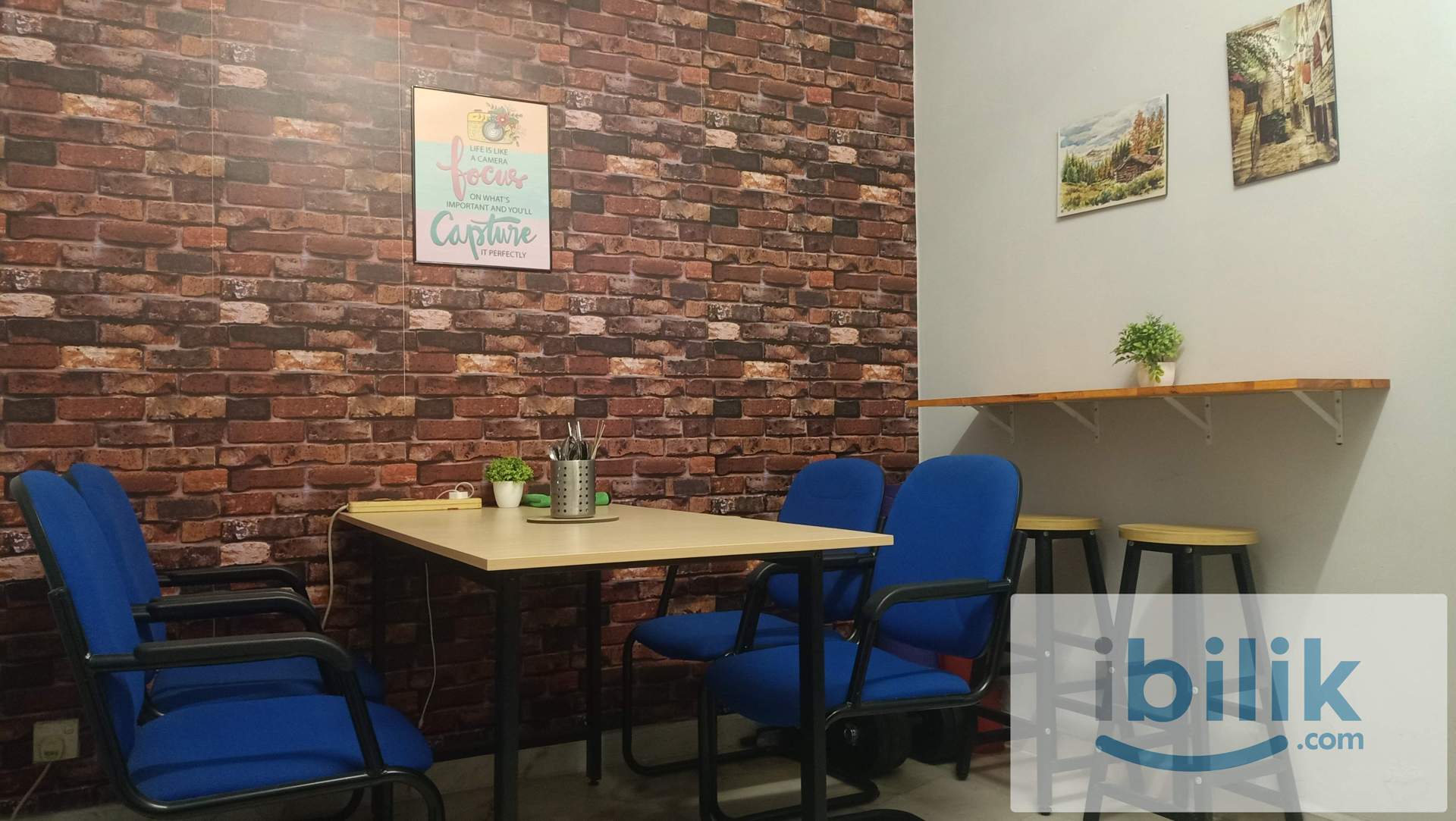 chinese male, landed, 2-storey house, near shops, big parking, bukit serdang, w wifi+gas+water+electric+cleaning - Image 6